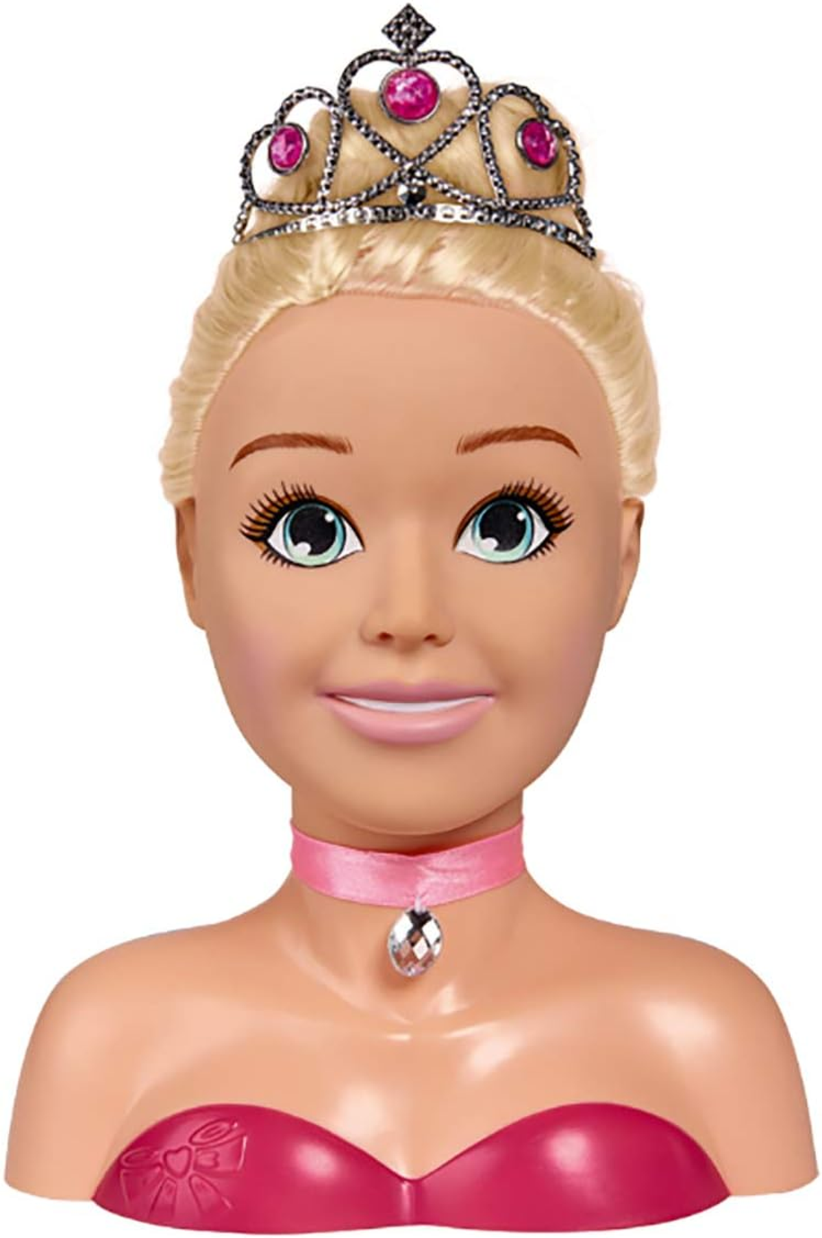 Ein Puppenkopf mit Tiara, rosa Halsband und rosa Kleid.