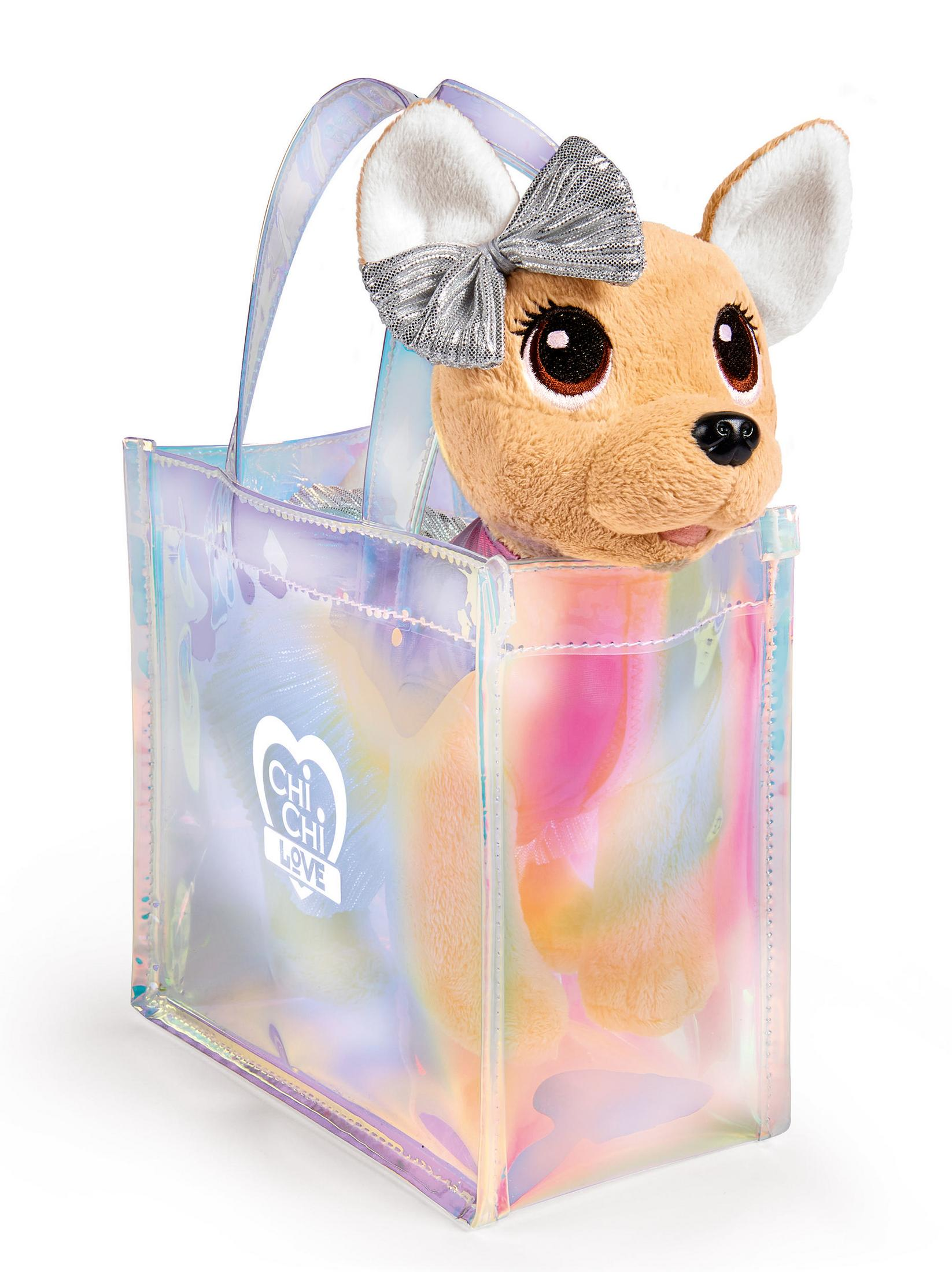 Un peluche de Chihuahua asomando de una bolsa holográfica. El juguete tiene un lazo.