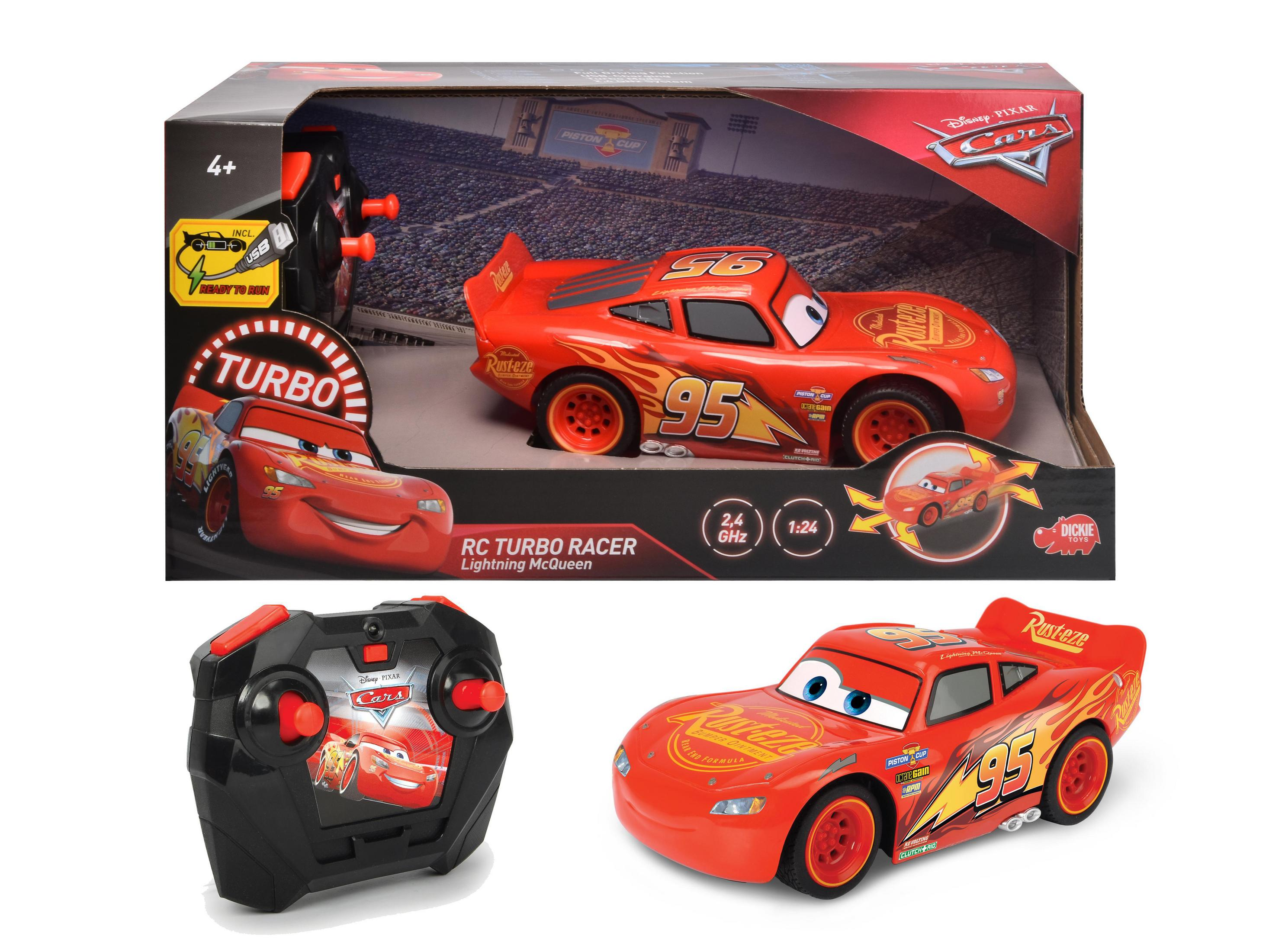 Un coche de juguete Lightning McQueen con mando y embalaje. El coche es rojo con detalles de carreras.