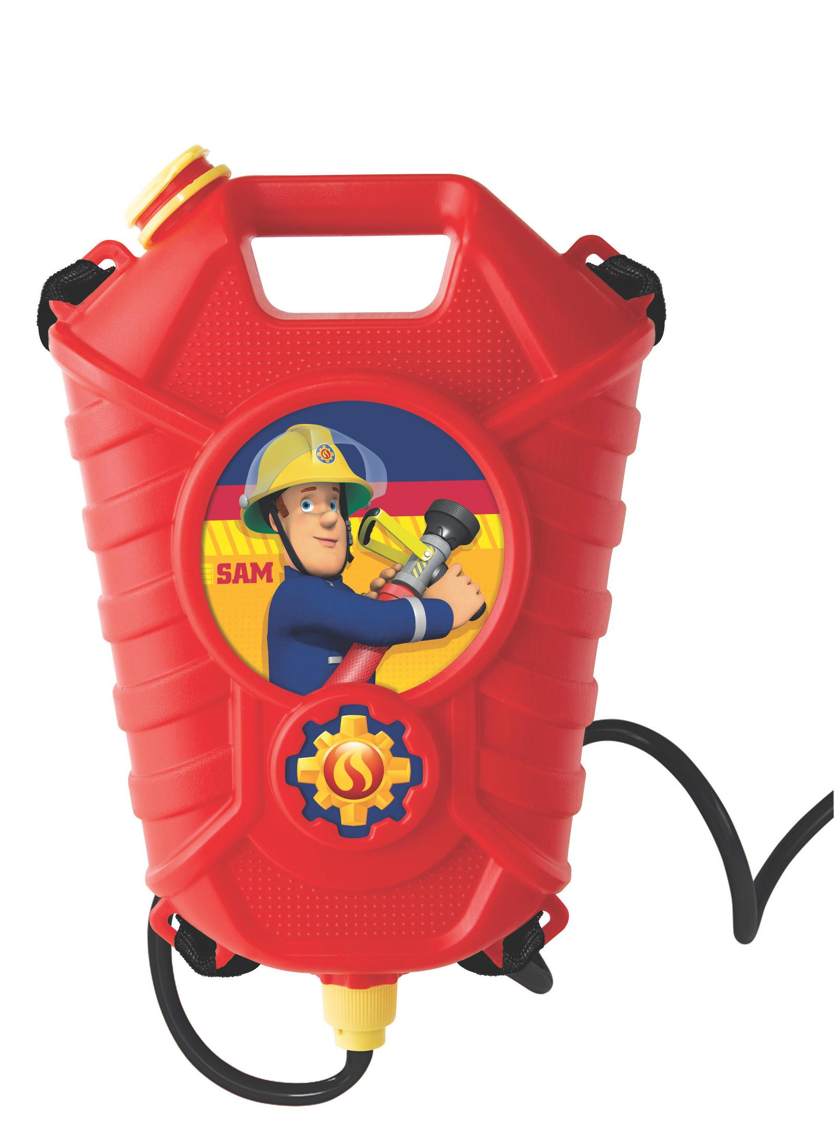 Roter Spielzeug-Feuerwehr-Wasserträger mit Bild von Feuerwehrmann Sam. Er hat eine Düse und Träger.