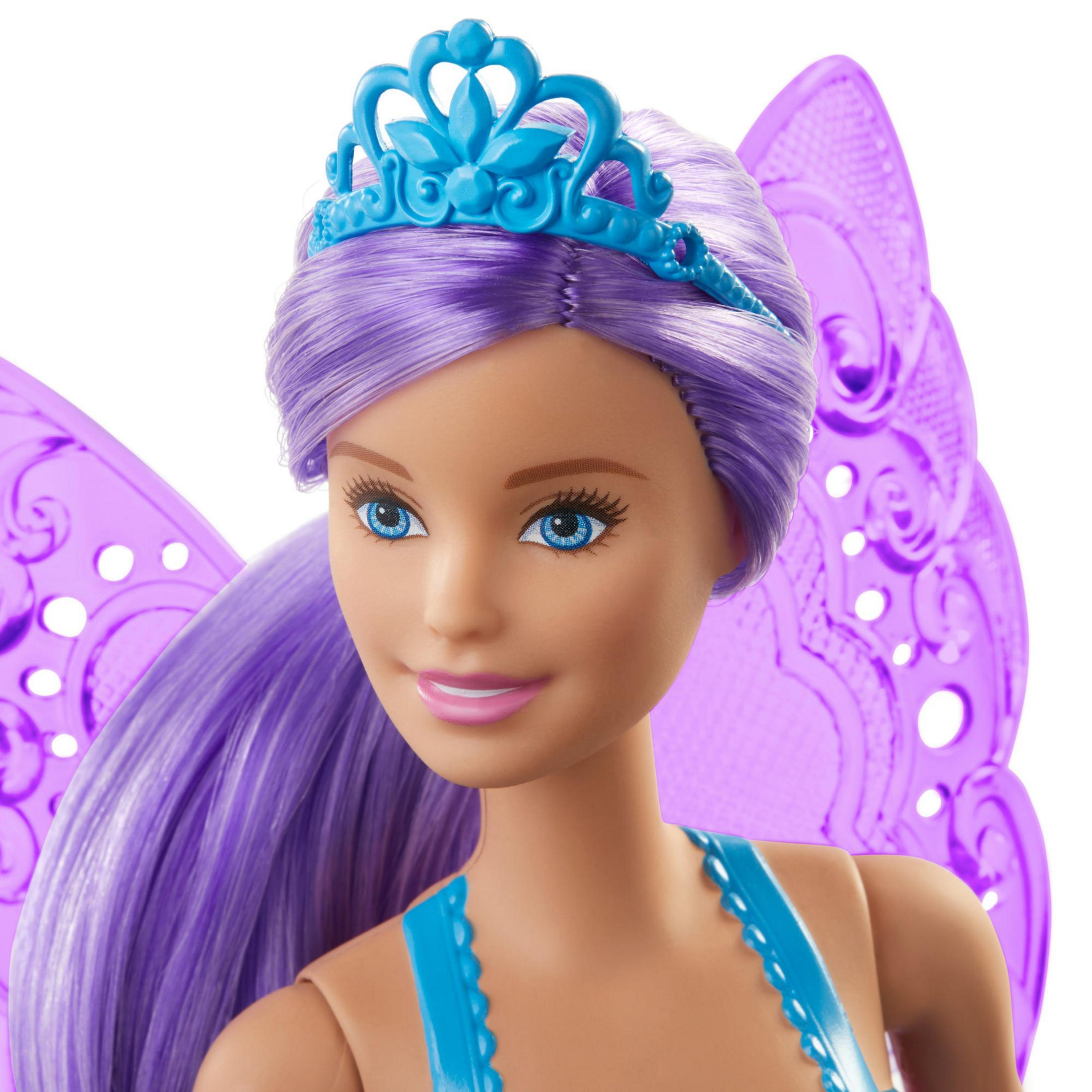 Eine Barbie-Puppe mit lila Haaren, blauem Diadem und Flügeln.