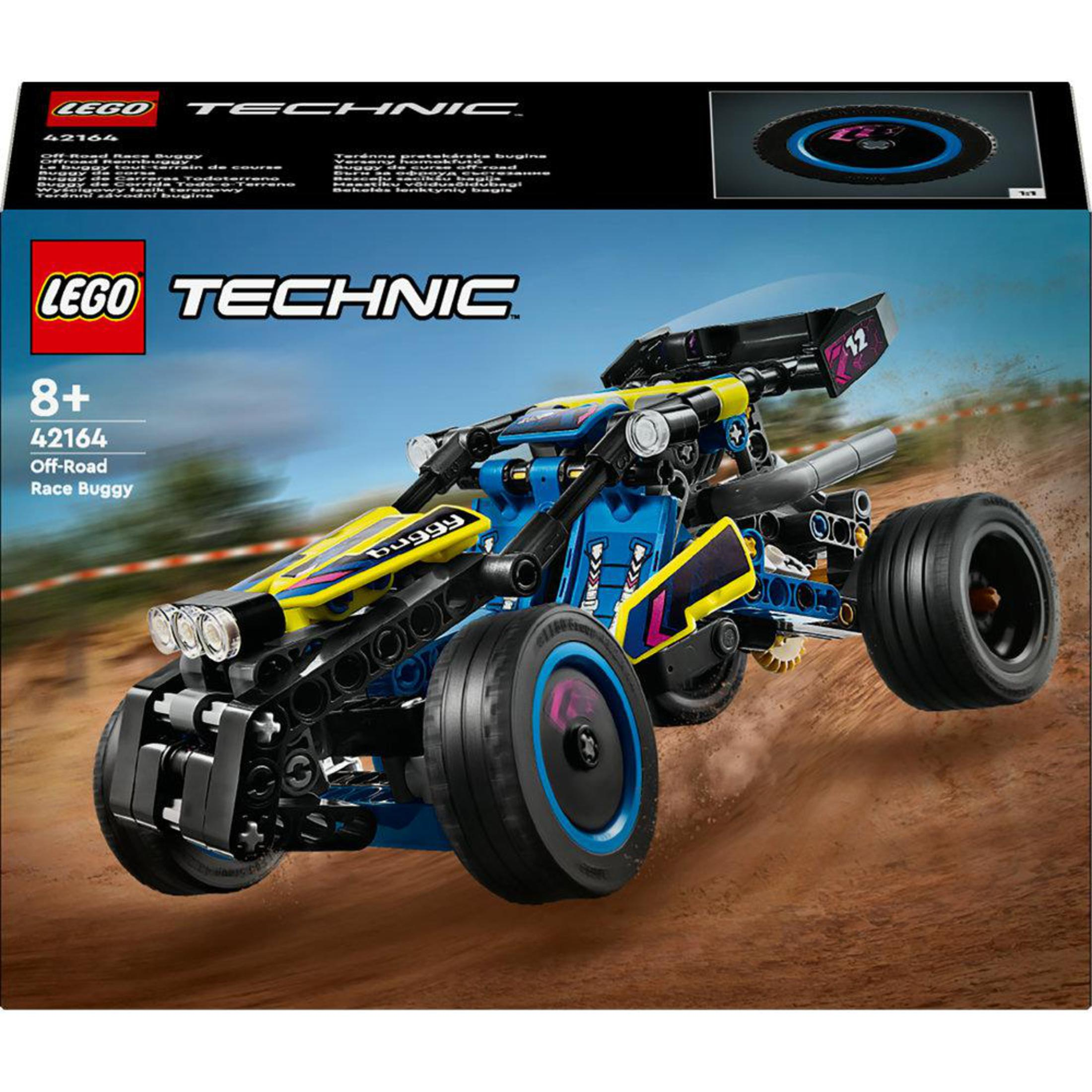 Bir Lego Technic yarış arabası. Görüntü, kumlu bir yüzeyde monte edilmiş arabayı gösteriyor.