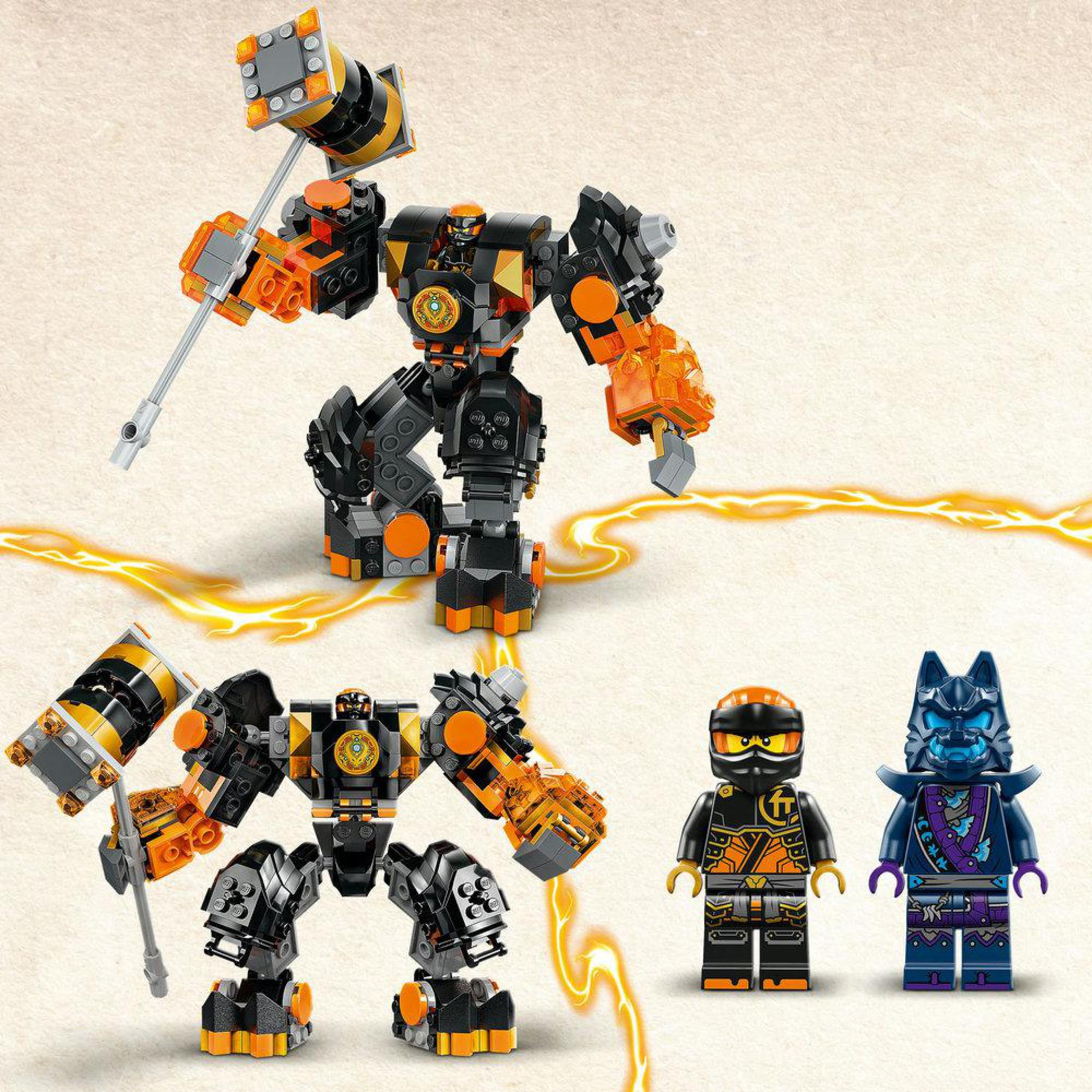 LEGO Ninjago Set mit Mech, Minifiguren und Waffen auf tanfarbenem Hintergrund.