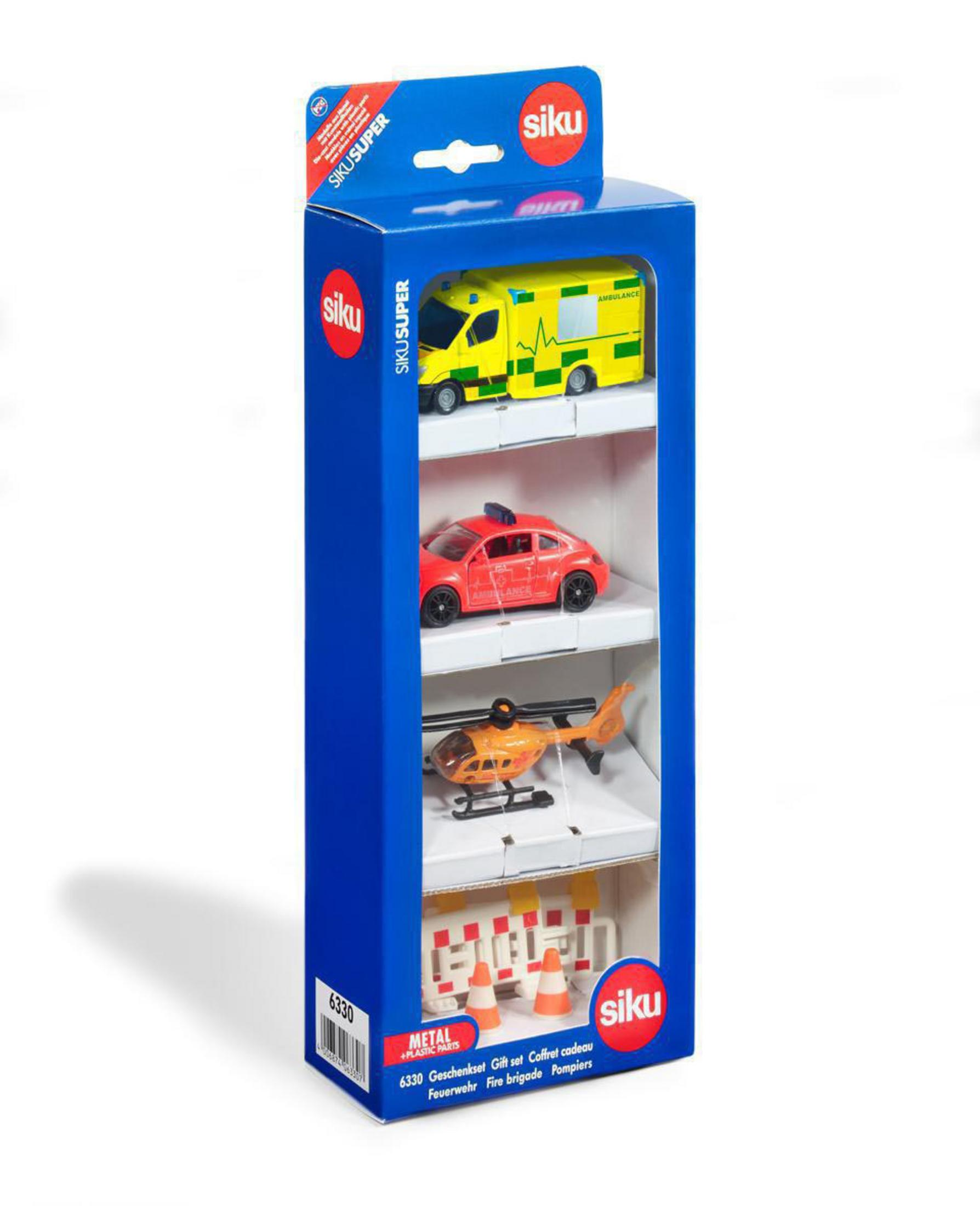 Eine blaue Box mit Spielzeugfahrzeugen: Krankenwagen, rotes Auto, orangefarbener Hubschrauber und Straßensperren.