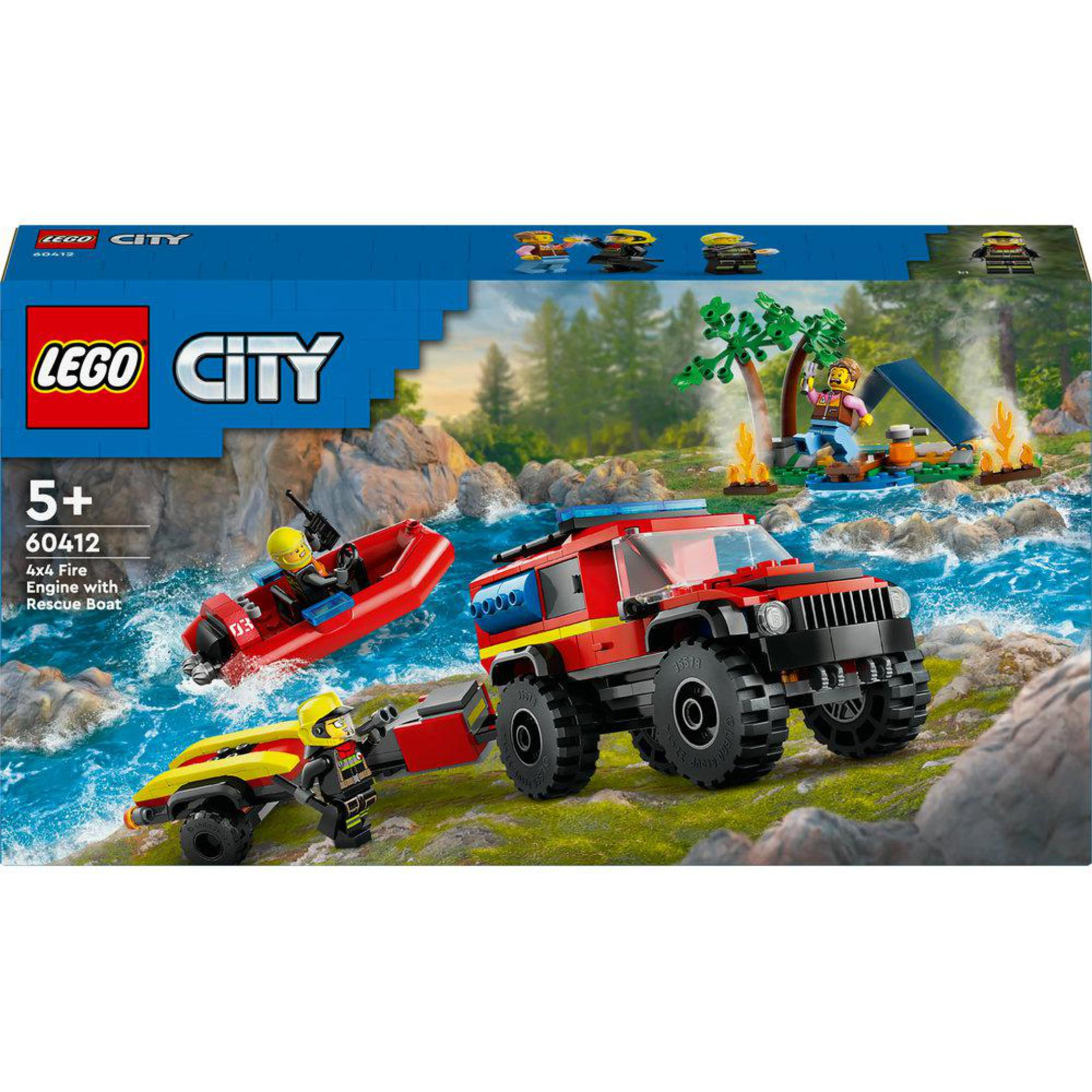 Boîte du set Lego City montrant un camion de pompiers avec bateau de sauvetage et autres véhicules sur l'eau.