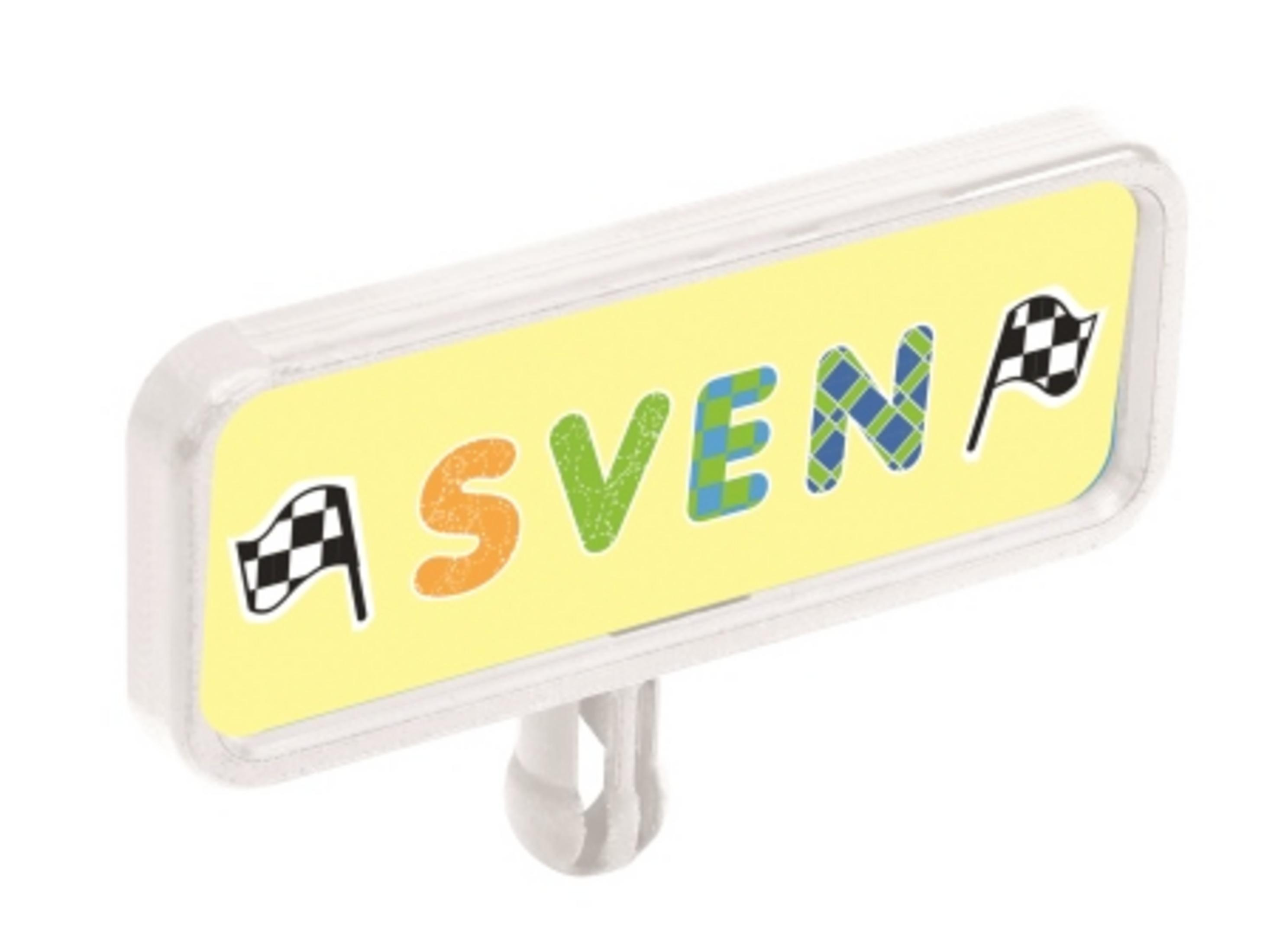 Identyfikator z imieniem Sven w kolorowych literach i flagami wyścigowymi.