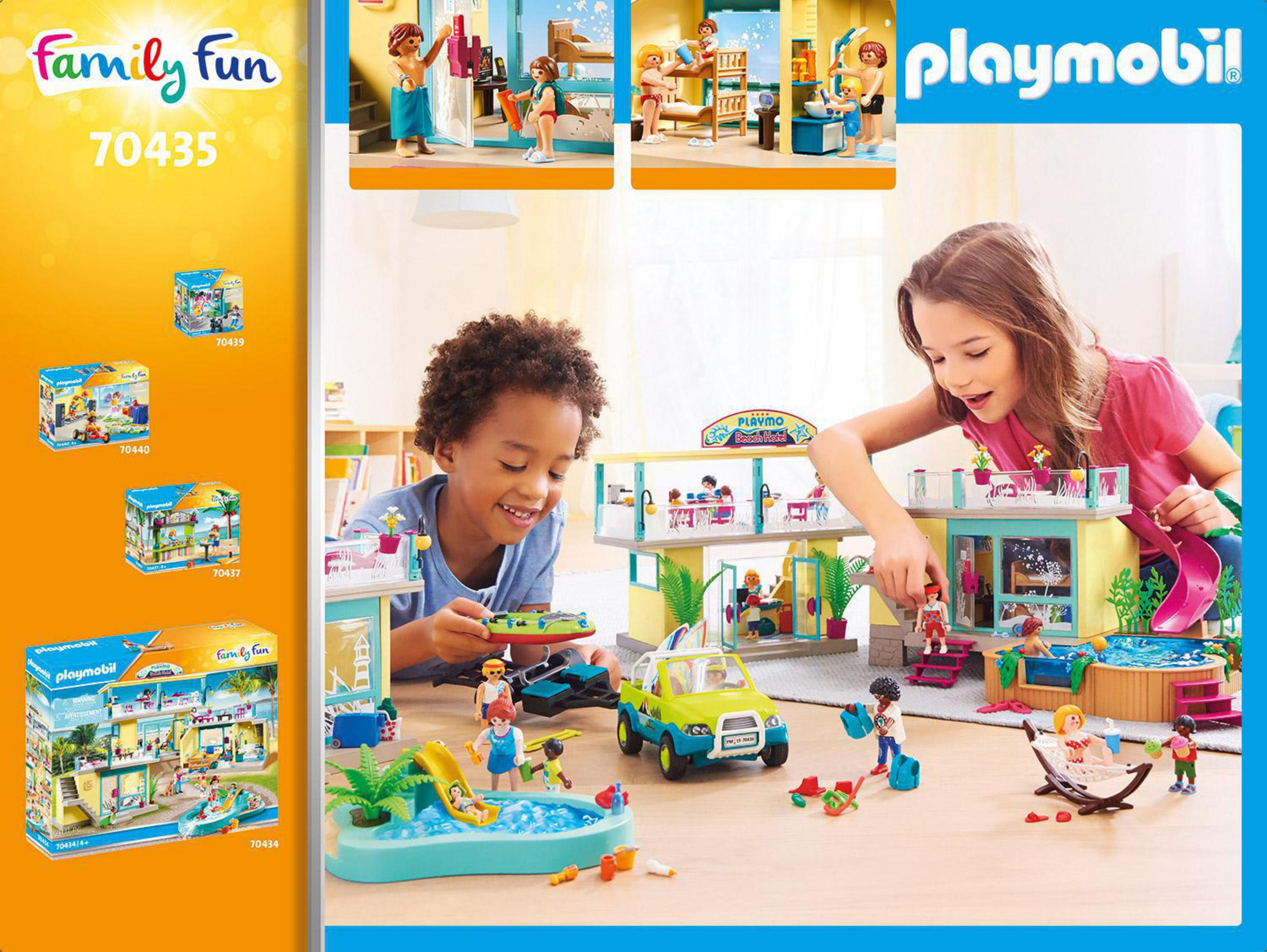 Set Playmobil Family Fun con niños jugando en una casa de playa, cajas al lado.