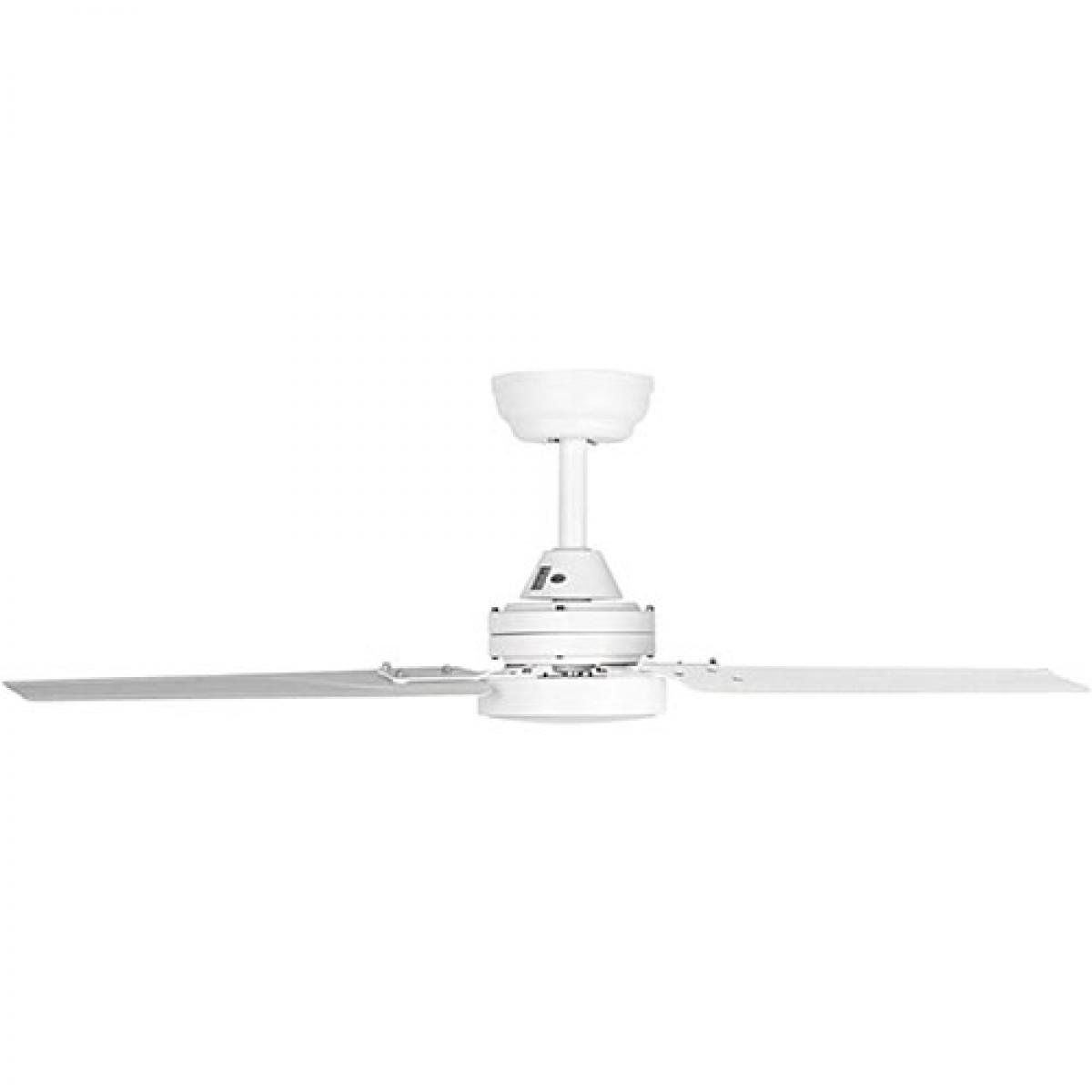 Biały wentylator sufitowy z trzema łopatkami na białym tle.