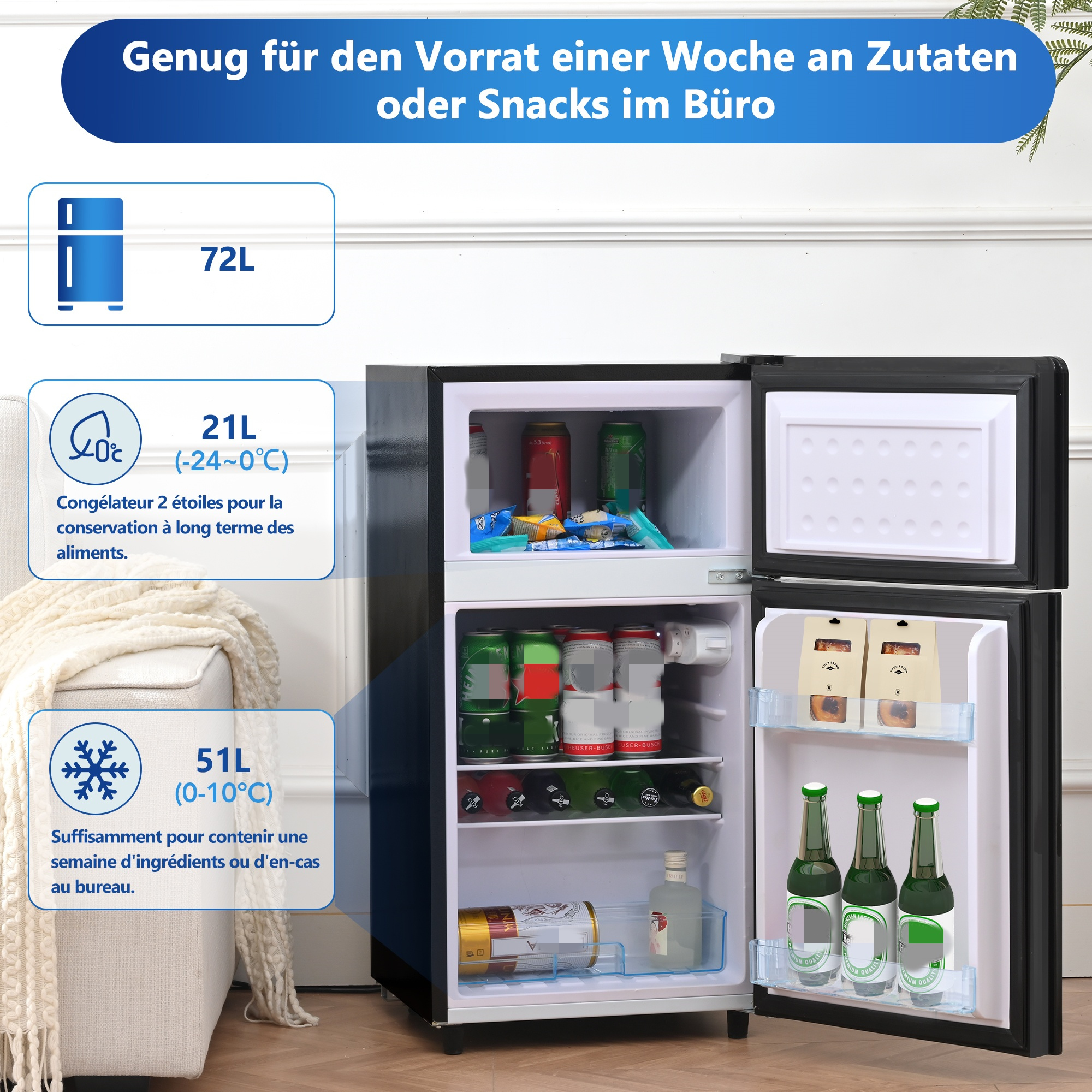 Ein kleiner Kühlschrank mit Essen darin. Er hat ein Gefrierfach und Regale mit Getränken.