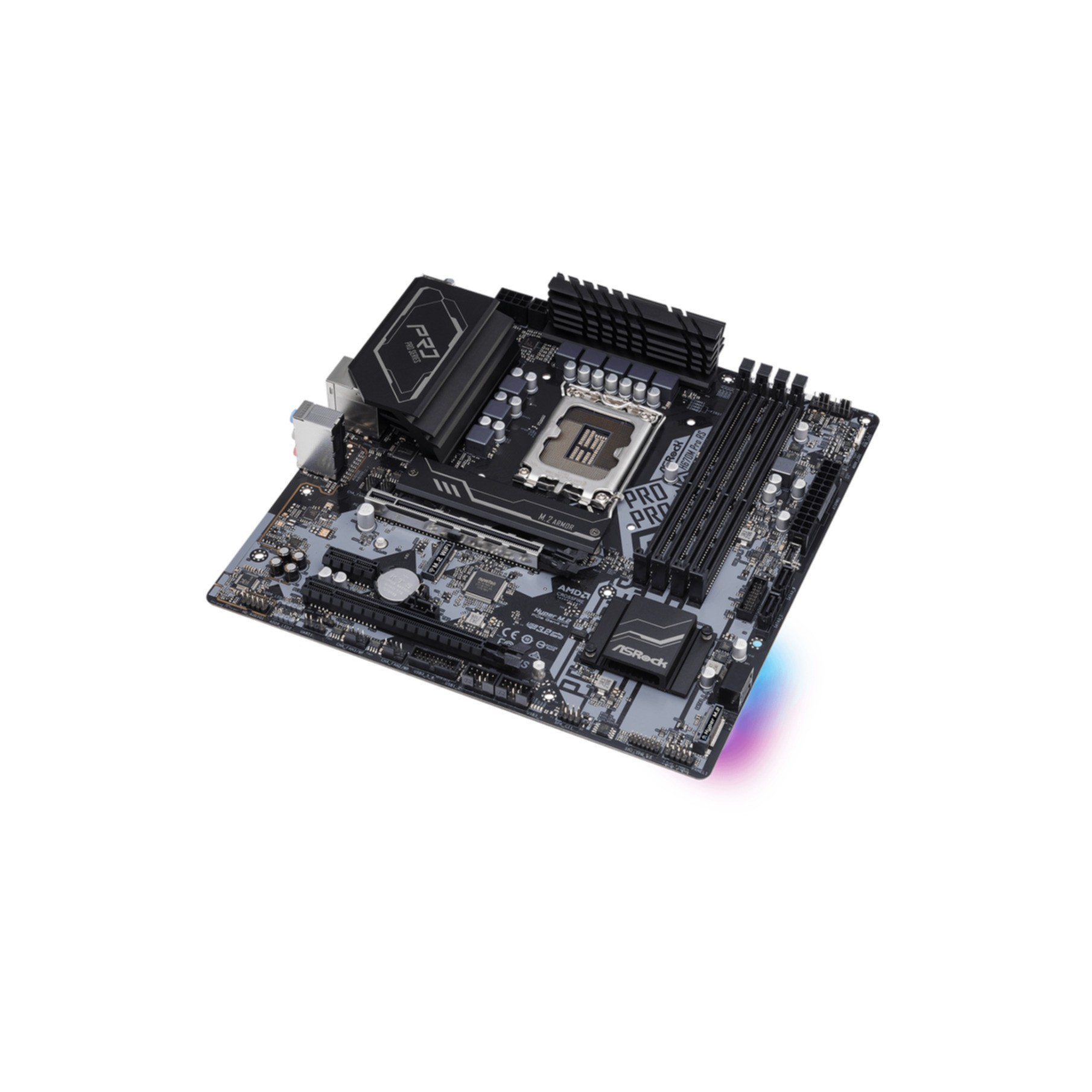 Płyta główna komputera. Różne komponenty na szarej płytce drukowanej, białe tło.