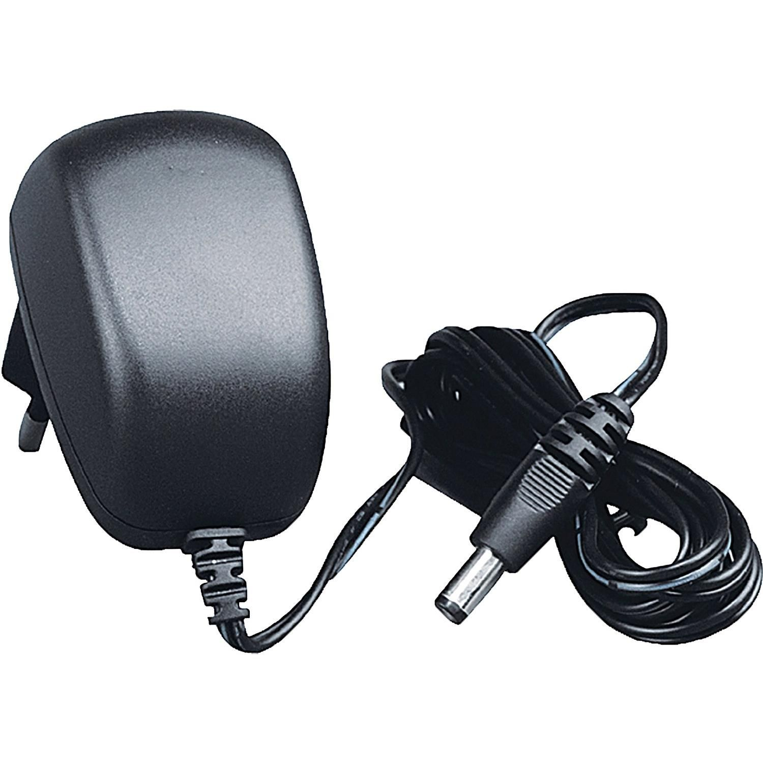 Schwarzes Netzteil mit Stecker und Netzkabel, für elektronische Geräte.