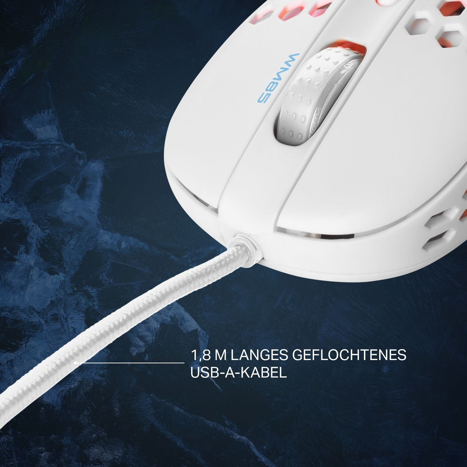 Weiße Gaming-Maus mit Kabel. Weiße und orange Akzente. Dunkelblauer Hintergrund.