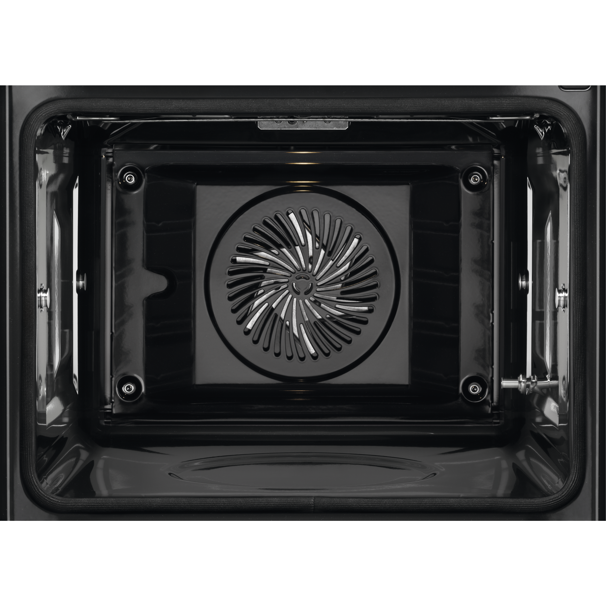Een oveninterieur met een ventilator in het midden.