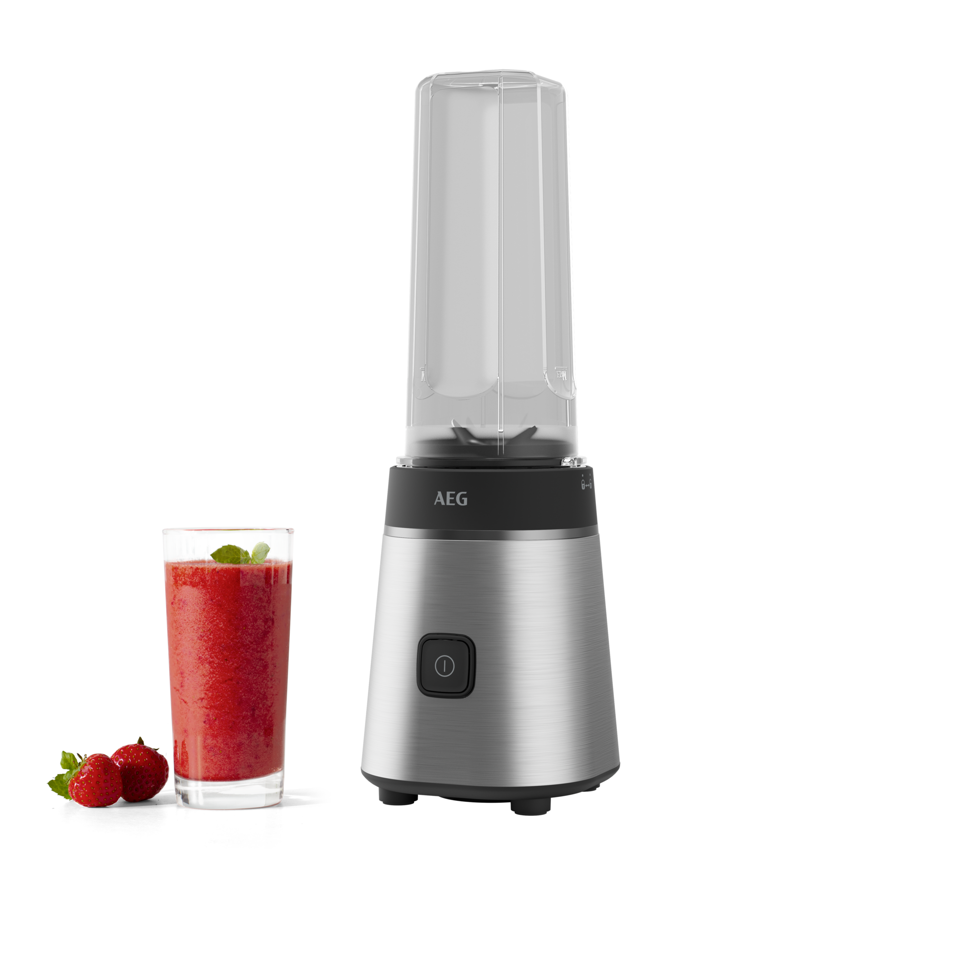 Licuadora plateada y negra con recipiente transparente. Vaso de batido rojo y fresas a la izquierda.