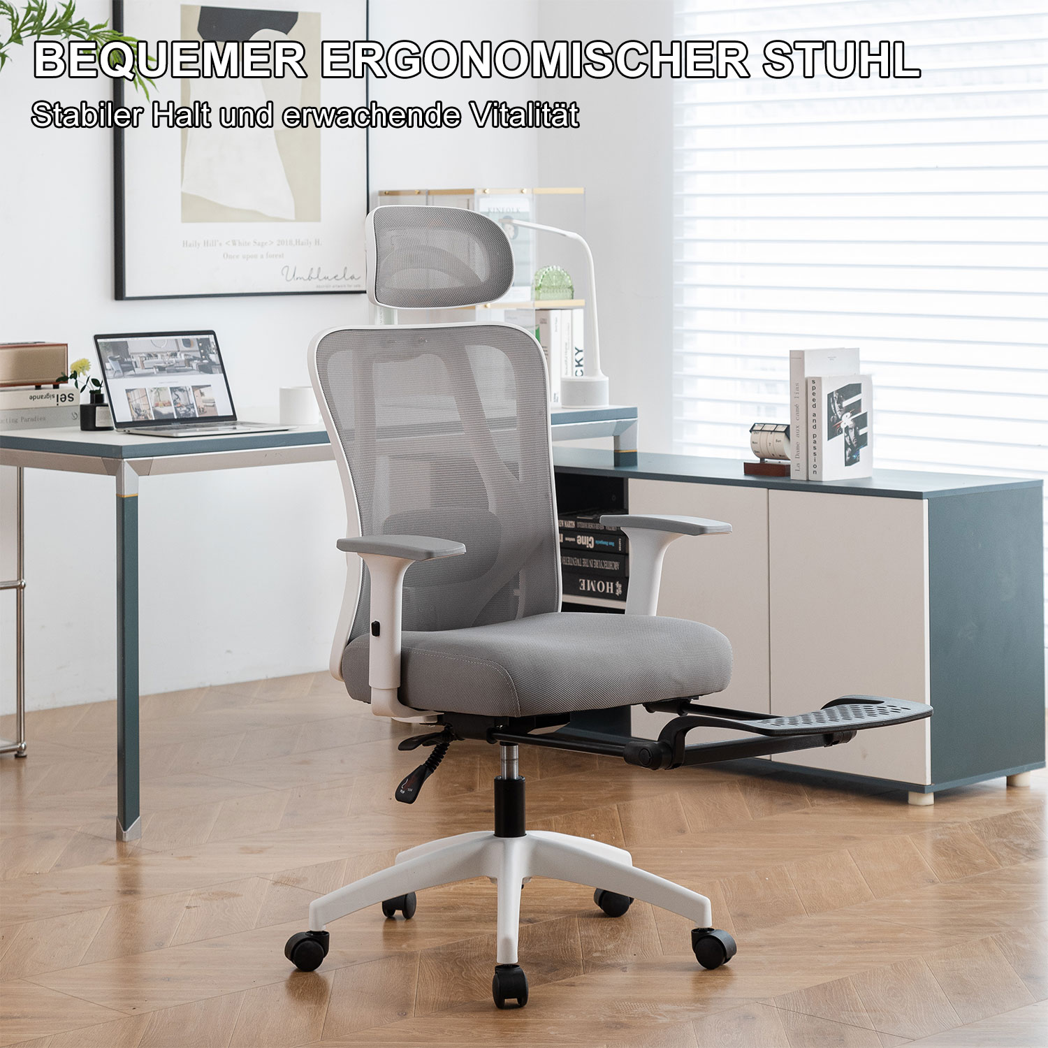 Ergonomischer Bürostuhl mit grauem Netzrücken, weißem Gestell und Fußstütze.