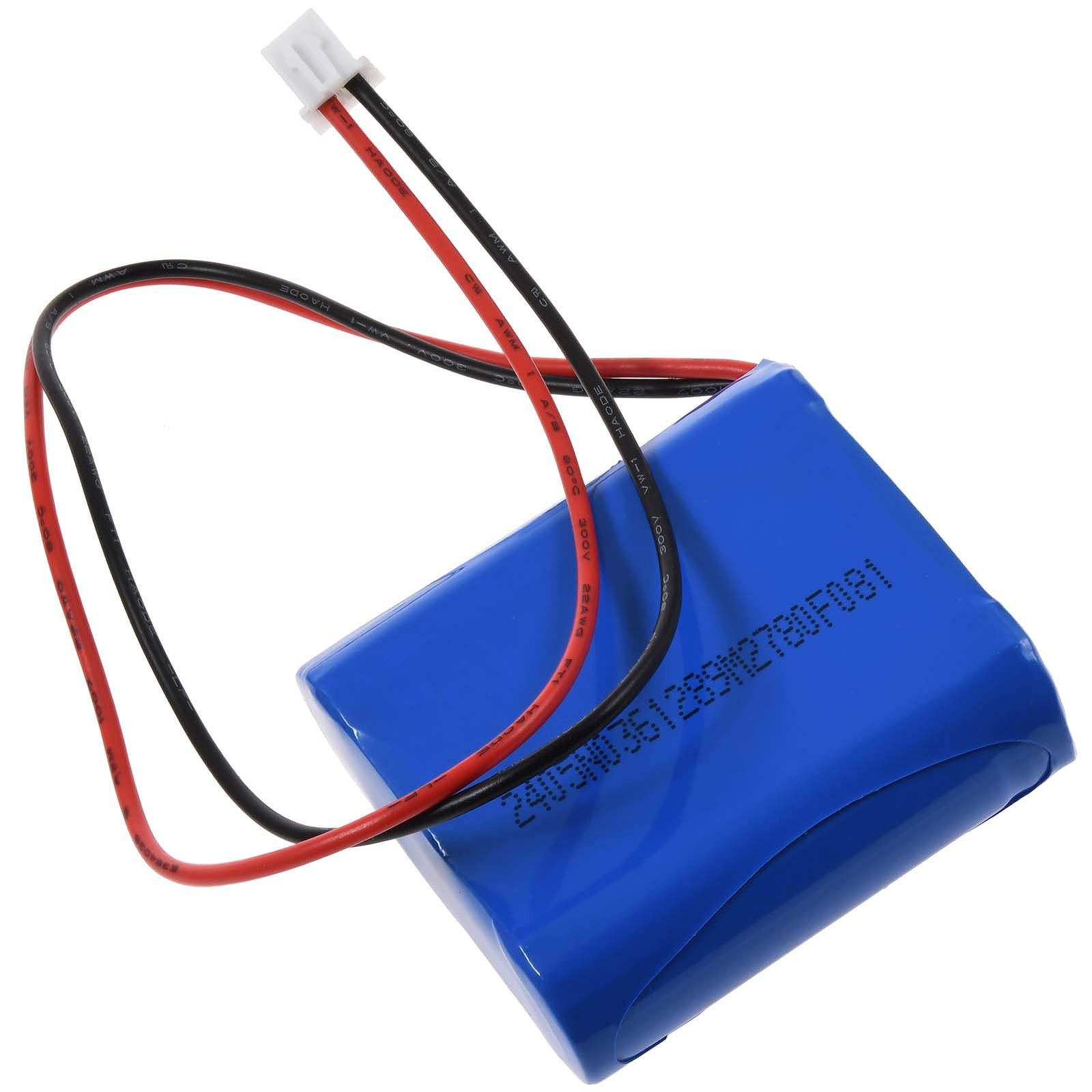 Blaue Batterie mit roten und schwarzen Drähten, die sich davon erstrecken, auf weißem Hintergrund.