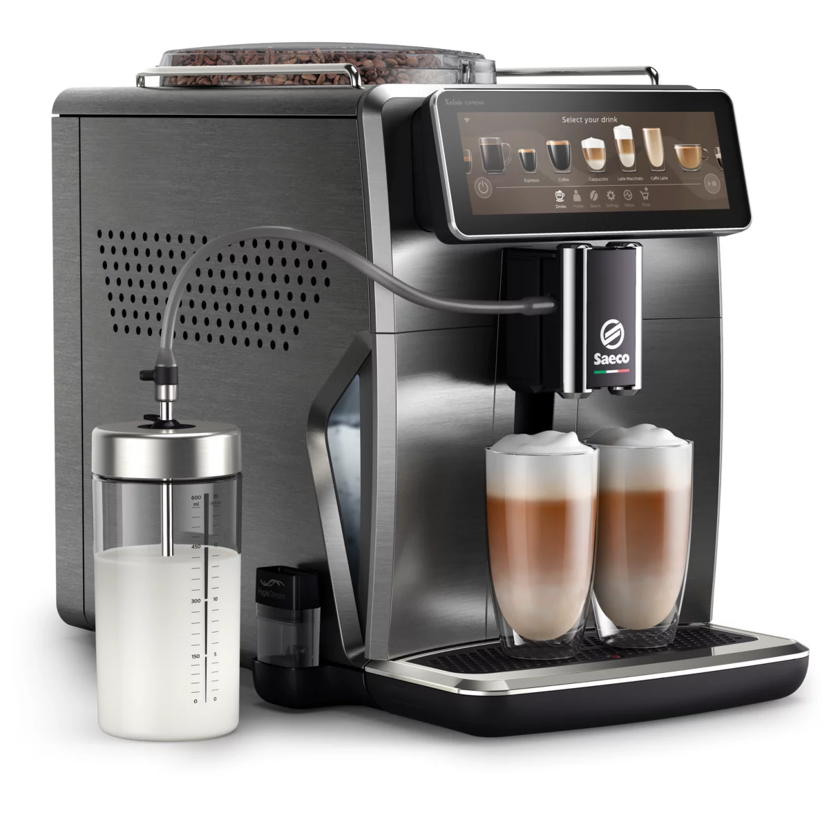 Eine Saeco Kaffeemaschine mit Milchbehälter und zwei Latte-Gläsern.