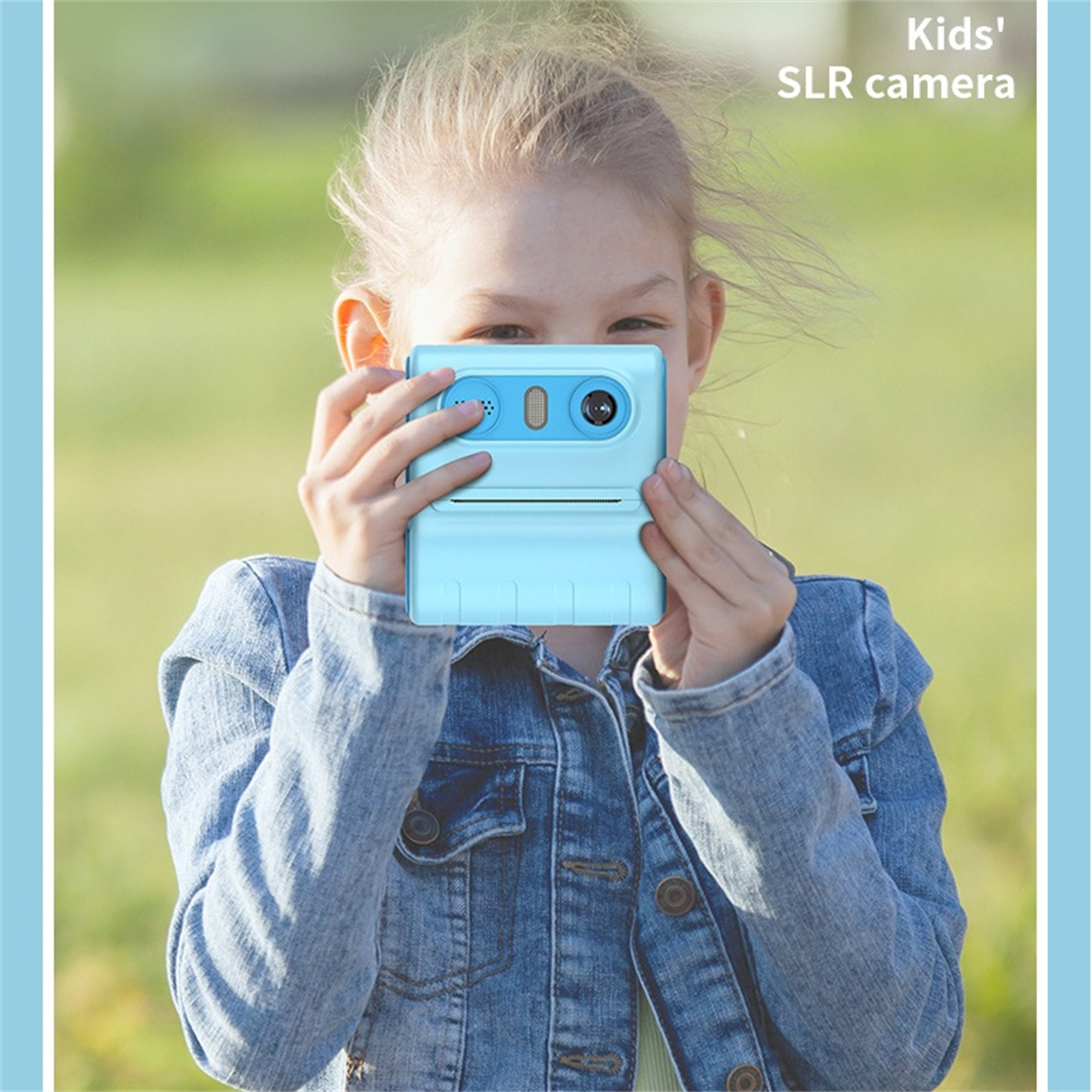 Ein junges Mädchen hält eine blaue SLR-Kamera und macht ein Foto.