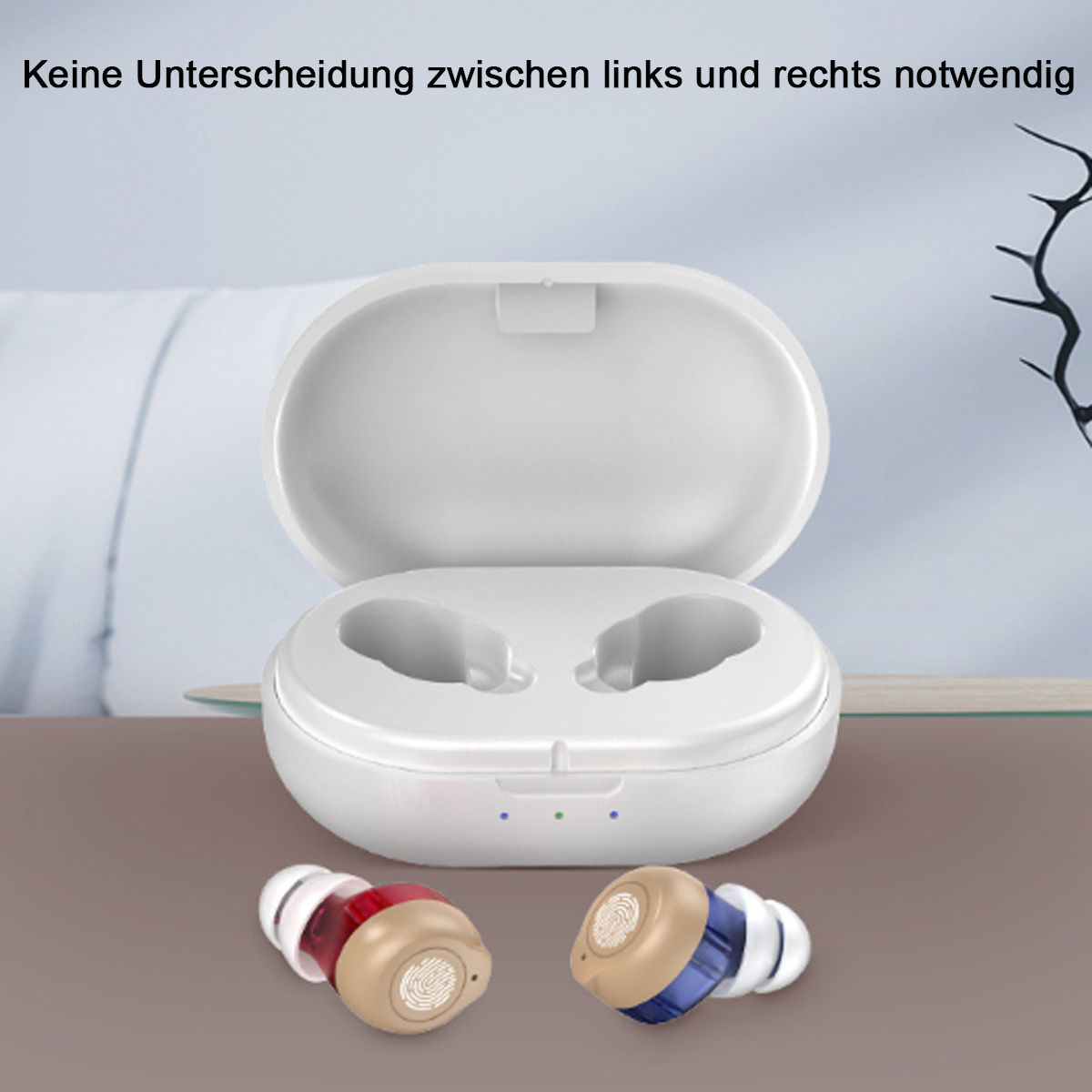 Weißes Ladecase mit zwei Ohrhörern. Ein Ohrhörer ist rot, der andere blau.