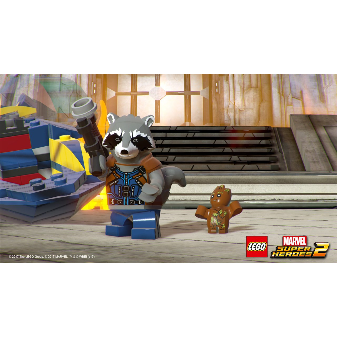 Lego Marvel Super Heroes 2. Personaggi Lego di Rocket e Groot in piedi su una superficie blu.
