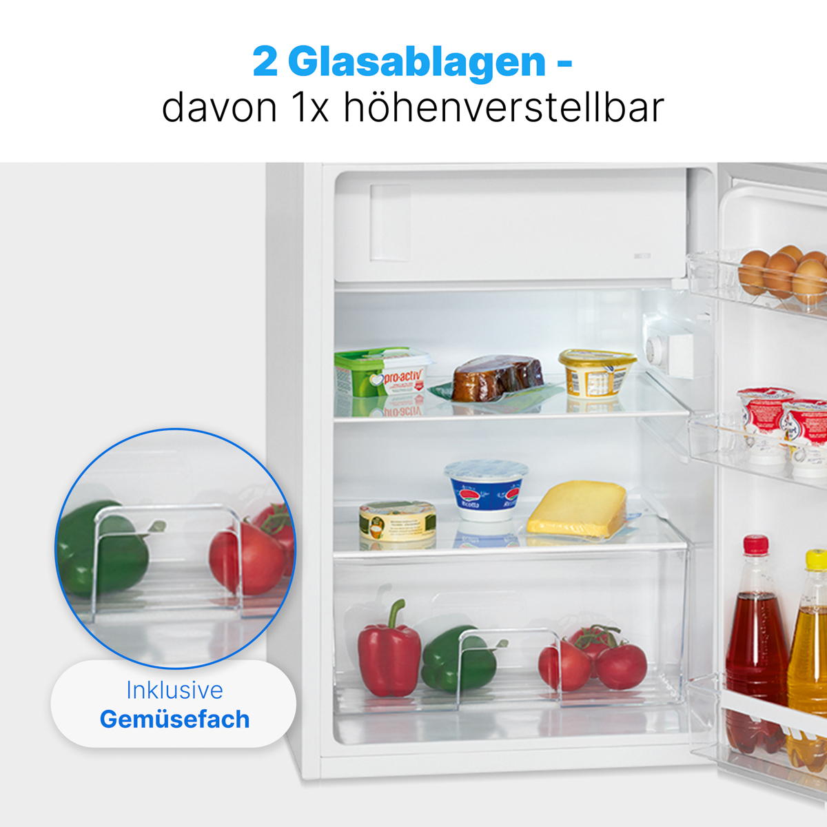Kühlschrankinnenraum mit Regalen, die Lebensmittel halten. Text: '2 Glasablagen - davon 1x höhenverstellbar'.