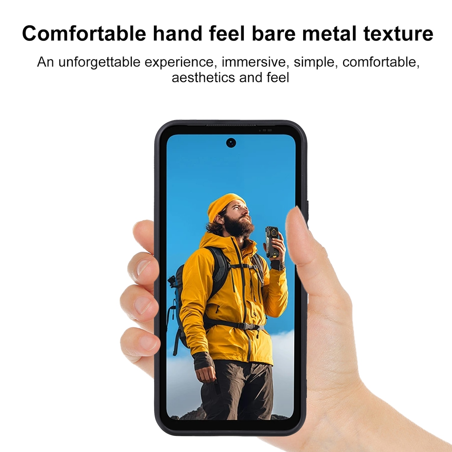 Hand hält Telefon in schwarzer Hülle, zeigt Mann in gelber Jacke, der nach oben schaut.
