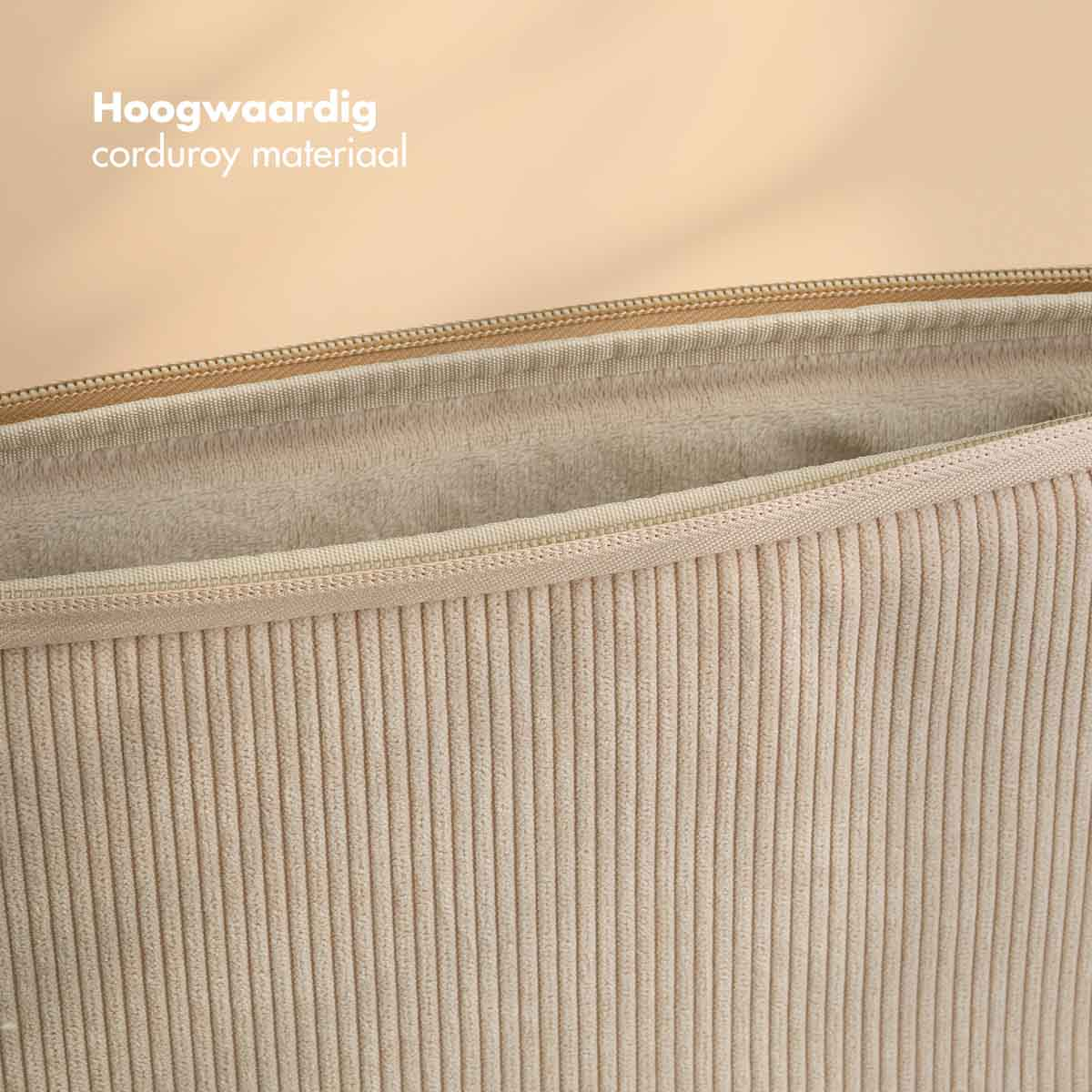 Close-up of beige corduroy material with a zipper. The text 'Hoogwaardig corduroy materiaal' is above.