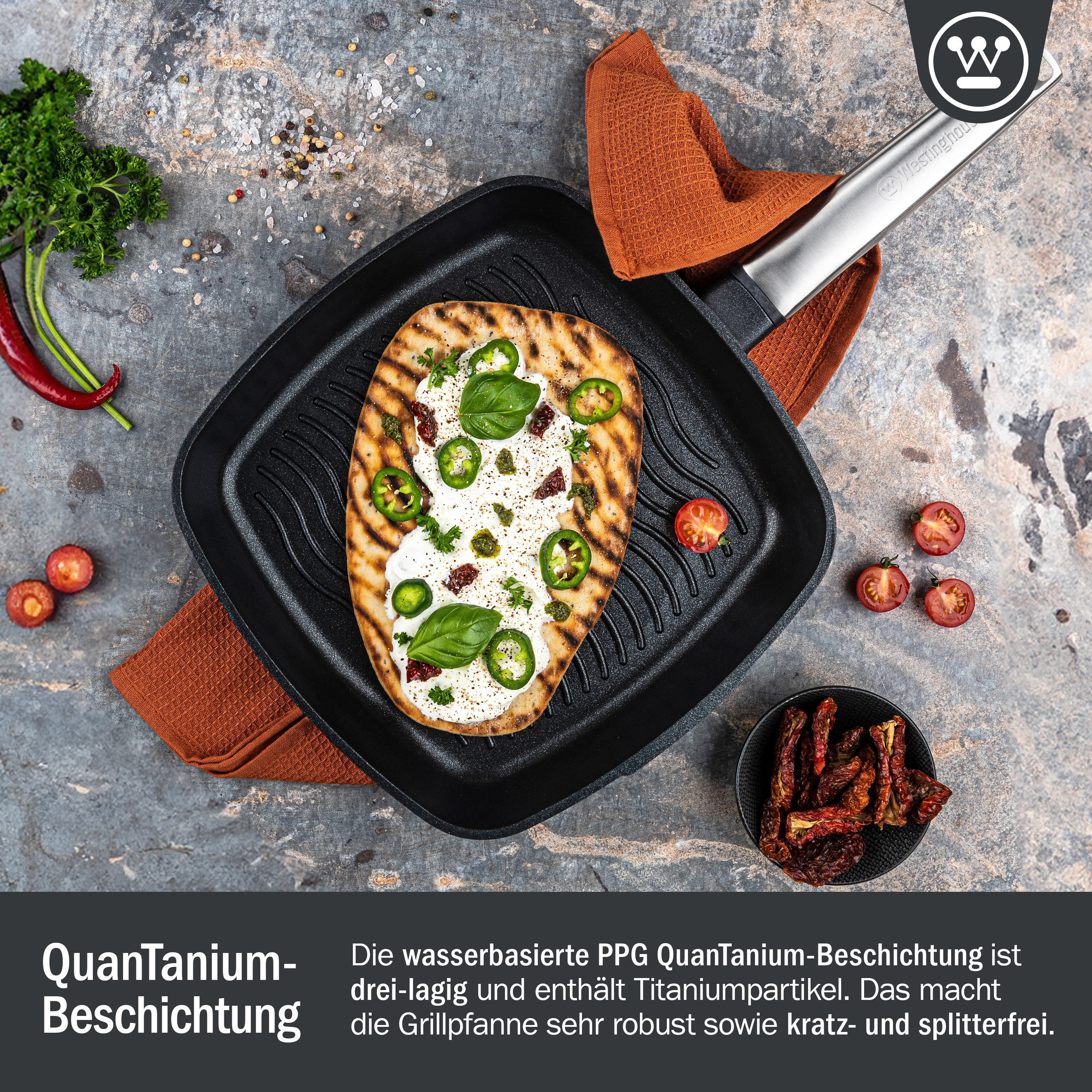 Pizza auf einer Grillpfanne mit Zutaten.