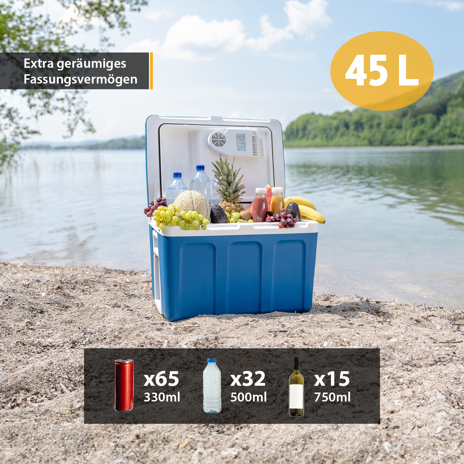 Blaue Kühlbox am Strand mit Getränken und Obst, Text zeigt Volumen 45L.