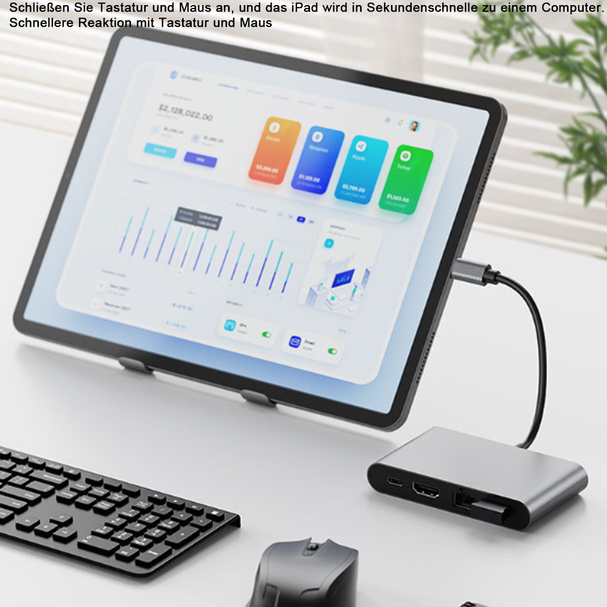 Ein iPad, das mit Tastatur, Maus und Hub verbunden ist. Das iPad zeigt eine Finanzoberfläche. Eine schwarze Tastatur und Maus befinden sich im Vordergrund.