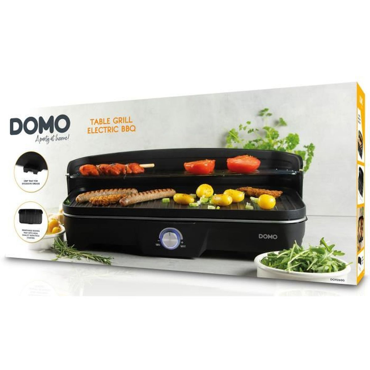 Ein schwarzer elektrischer Tischgrill mit Essen. Es hat eine Grillfläche, ein Regal und einen Bedienknopf. Gemüse und Fleisch.