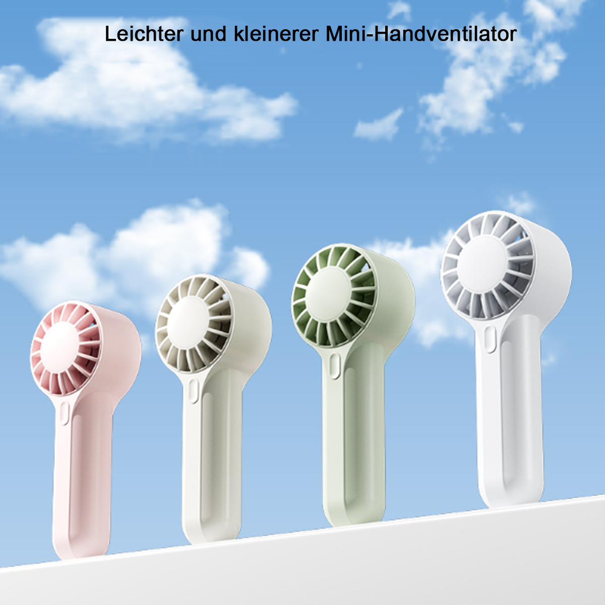 Mini-Handventilatoren in Rosa, Grün, einem weiteren Grün und Weiß, vor blauem Himmel.