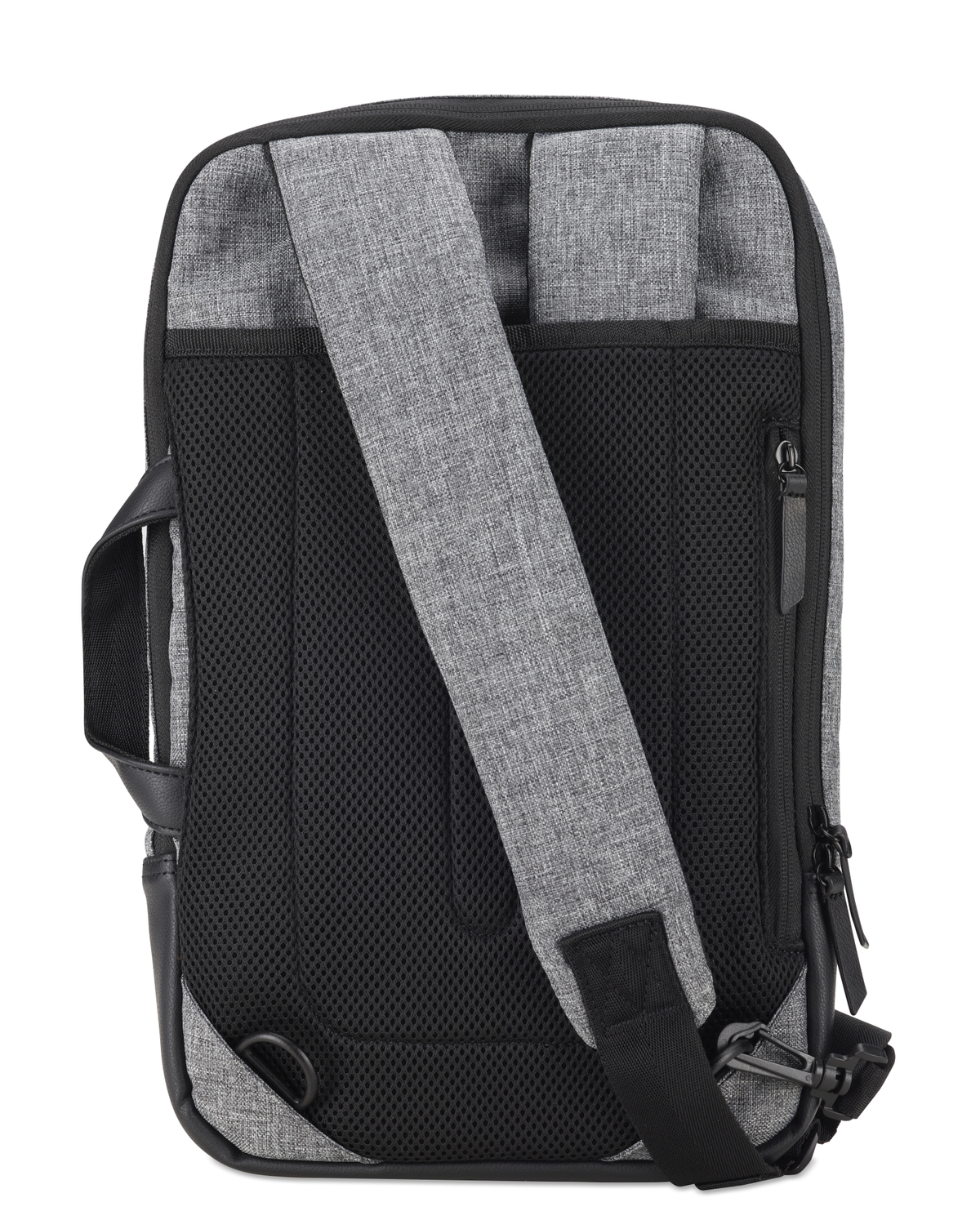 Una mochila gris y negra con una correa acolchada, panel trasero y un asa.