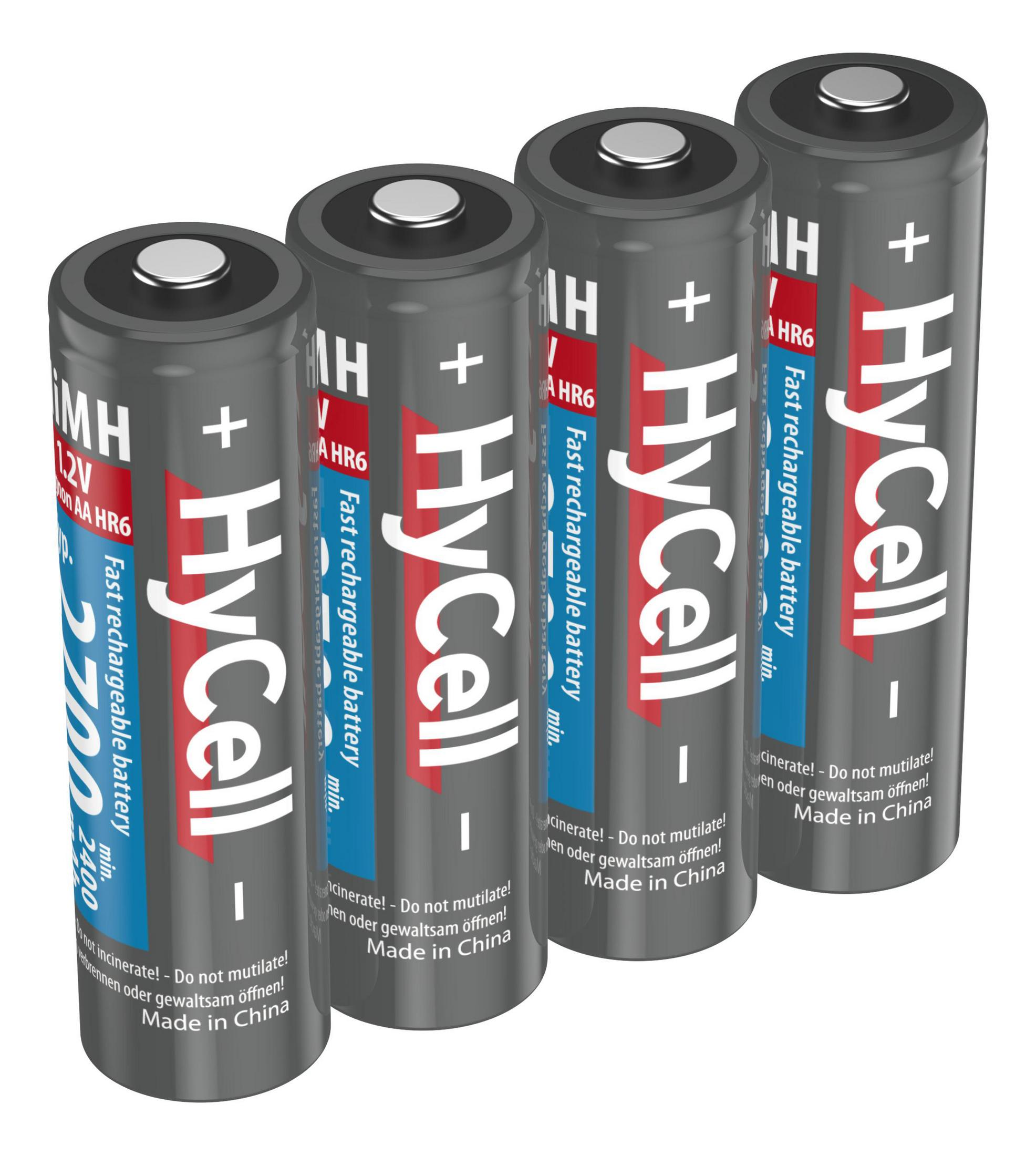 Quattro batterie AA NiMH, marchiate, con etichetta ricarica rapida, in piedi.