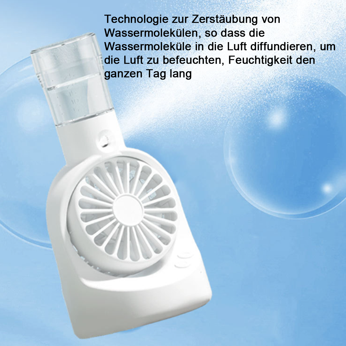 Ein weißes und klares Gerät mit Ventilator und Wassertank. Es sprüht Nebel in einen blauen Hintergrund.