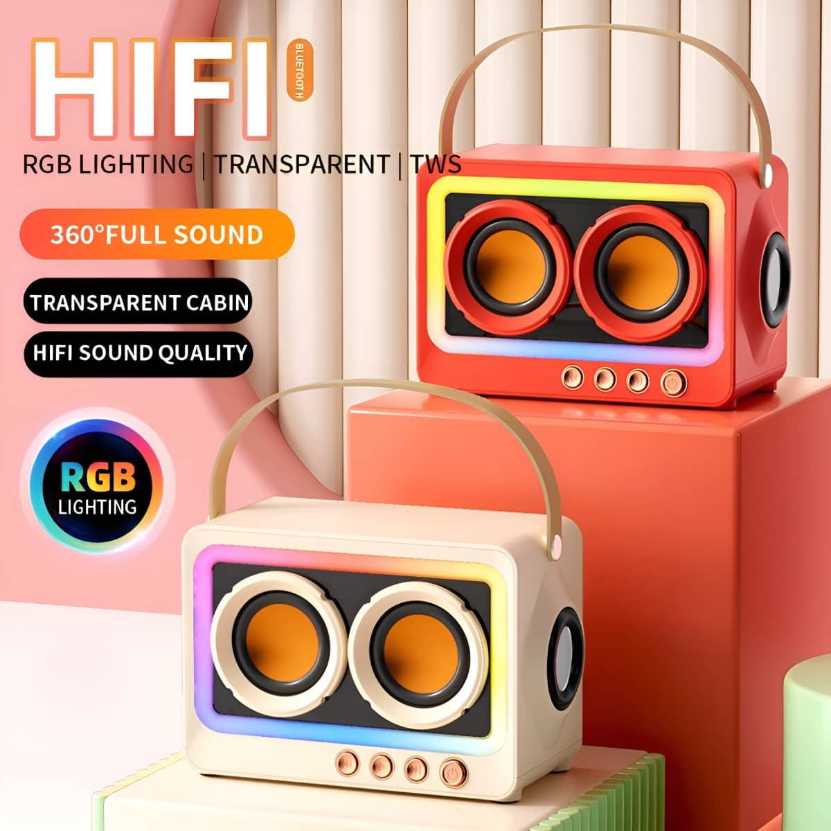 Zwei Lautsprecher im Vordergrund und ein Lautsprecher im Hintergrund. Alle haben RGB-Beleuchtung.