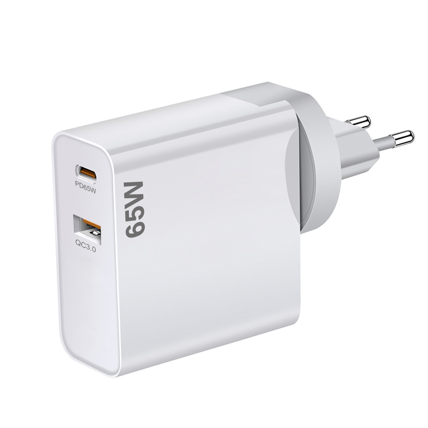 Un caricabatterie bianco da 65 W con due porte (PD65W, QC3.0) e una spina, isolato su sfondo bianco.