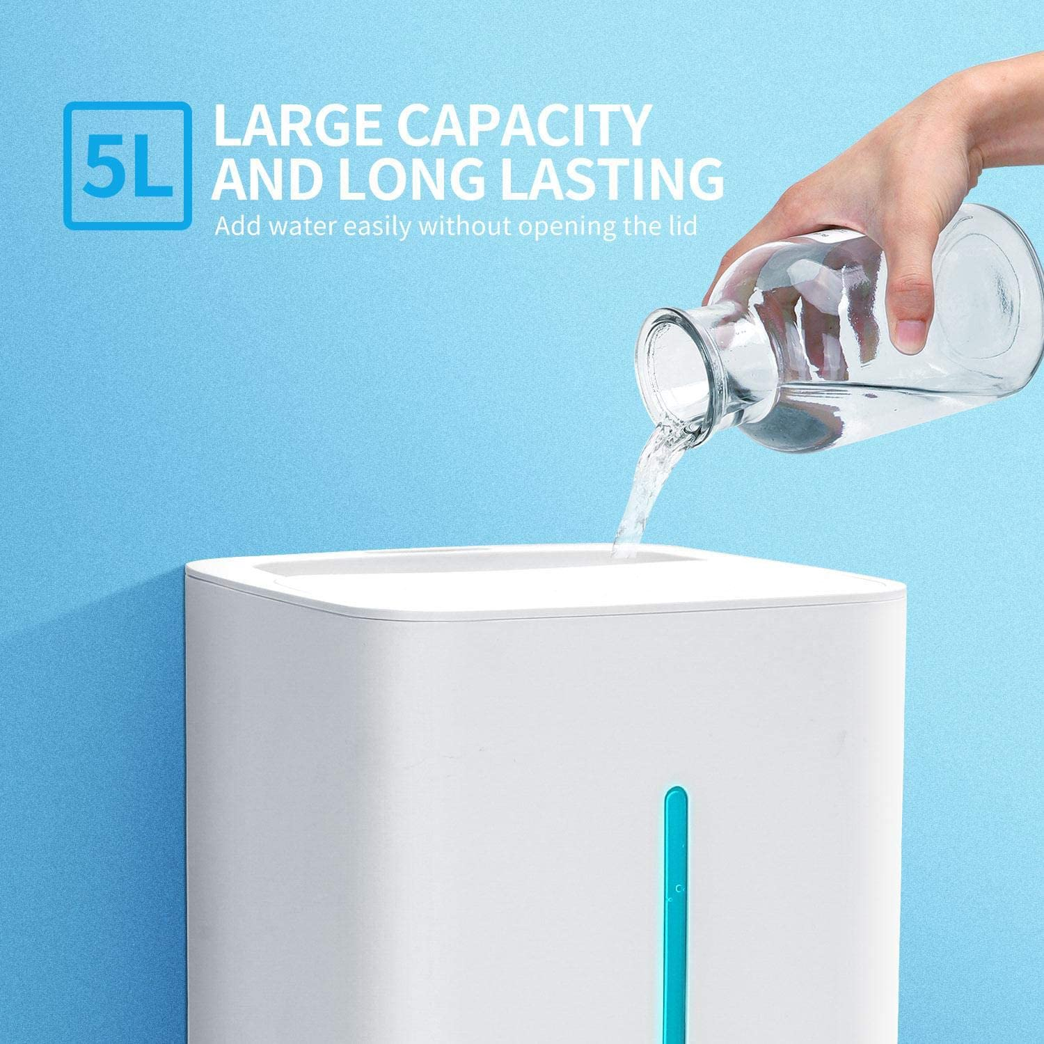 Biały dozownik wody, do którego wlewana jest woda.