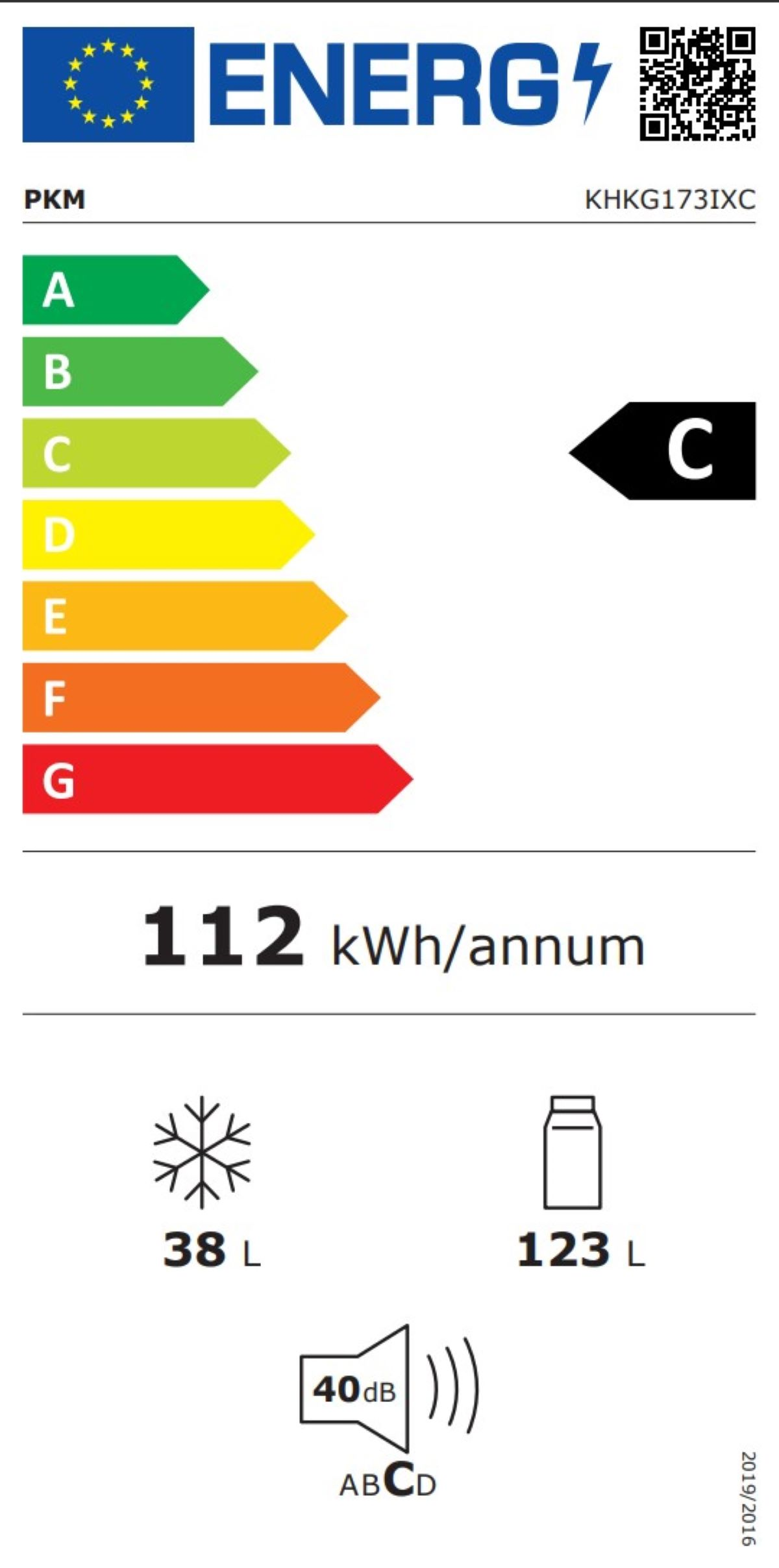 Energielabel eines Kühlschranks. Es zeigt eine Energieeffizienz von C und Details zum Gerät.