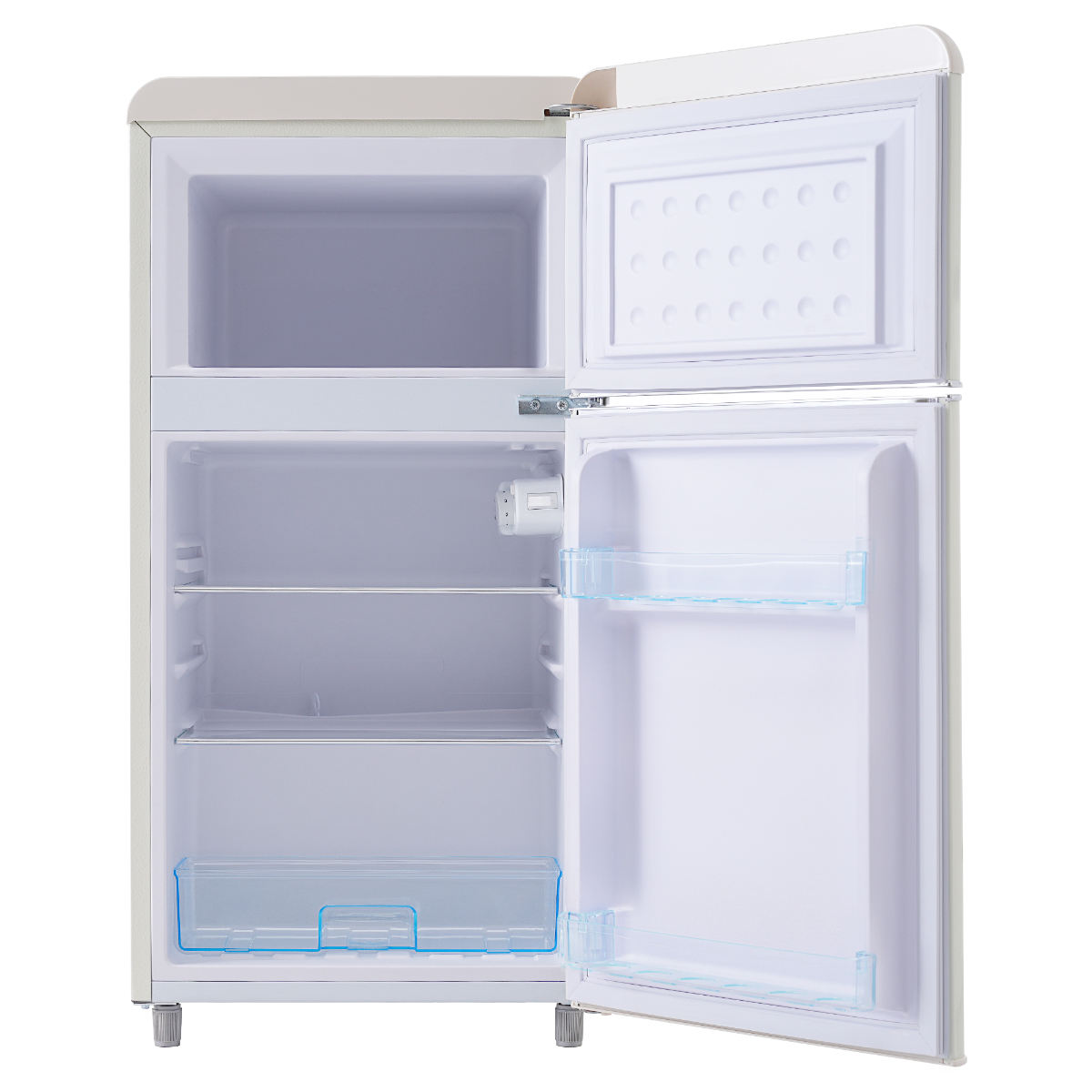 Ein beigefarbener Kühlschrank mit geöffneter Tür. Im Inneren befinden sich Regale und blaue Behälter.