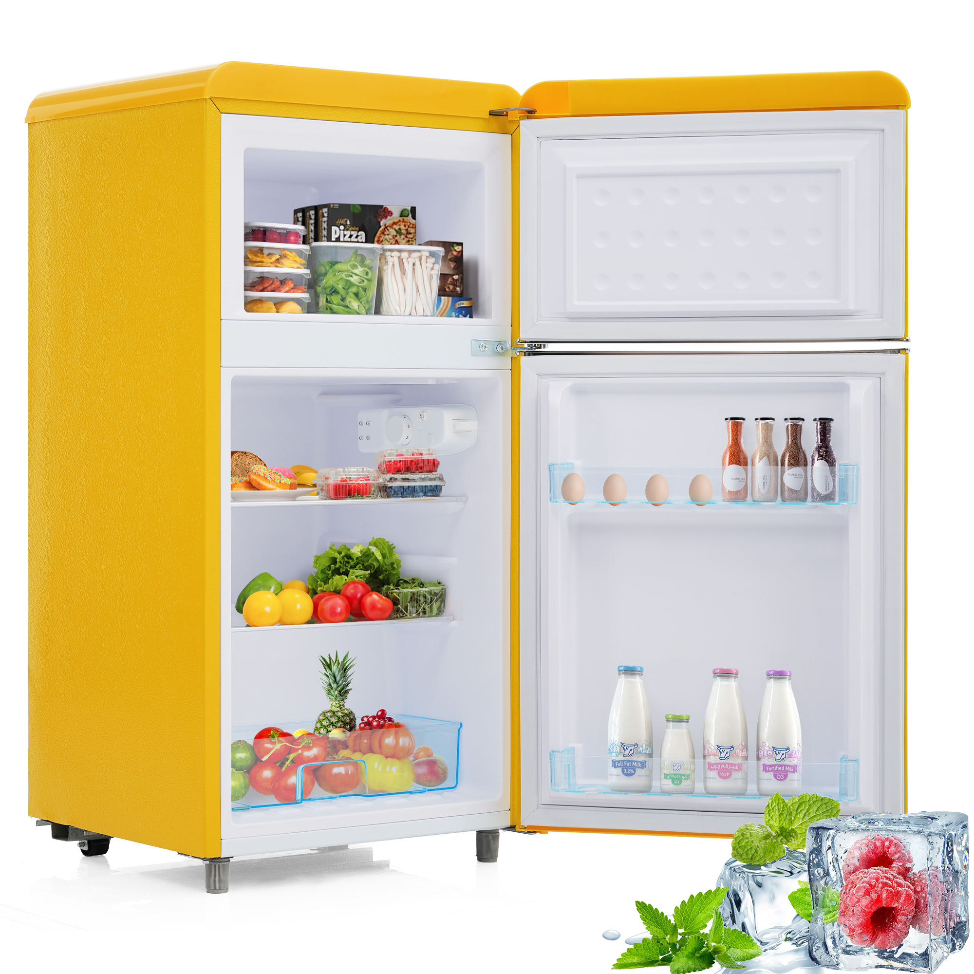 Gelber Retro-Kühlschrank, geöffnet, gefüllt mit Lebensmitteln auf Regalen, mit Produkten und Eis.