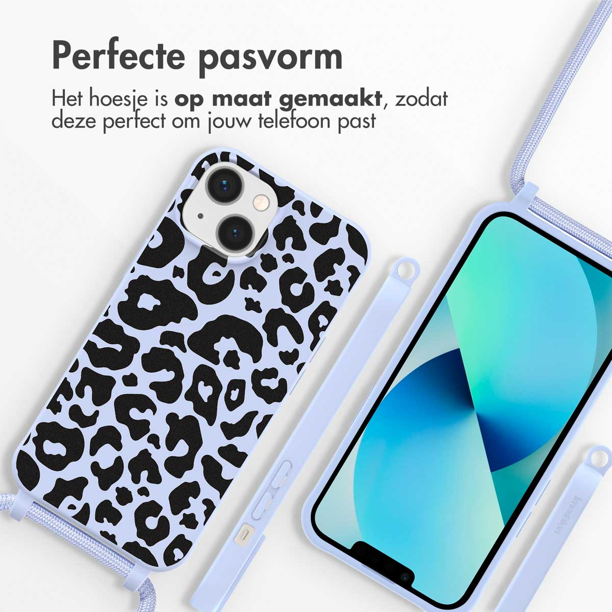 Telefoonhoesje met een luipaardprint ontwerp. Er is een lavendelkleurige telefoonriem bevestigd.