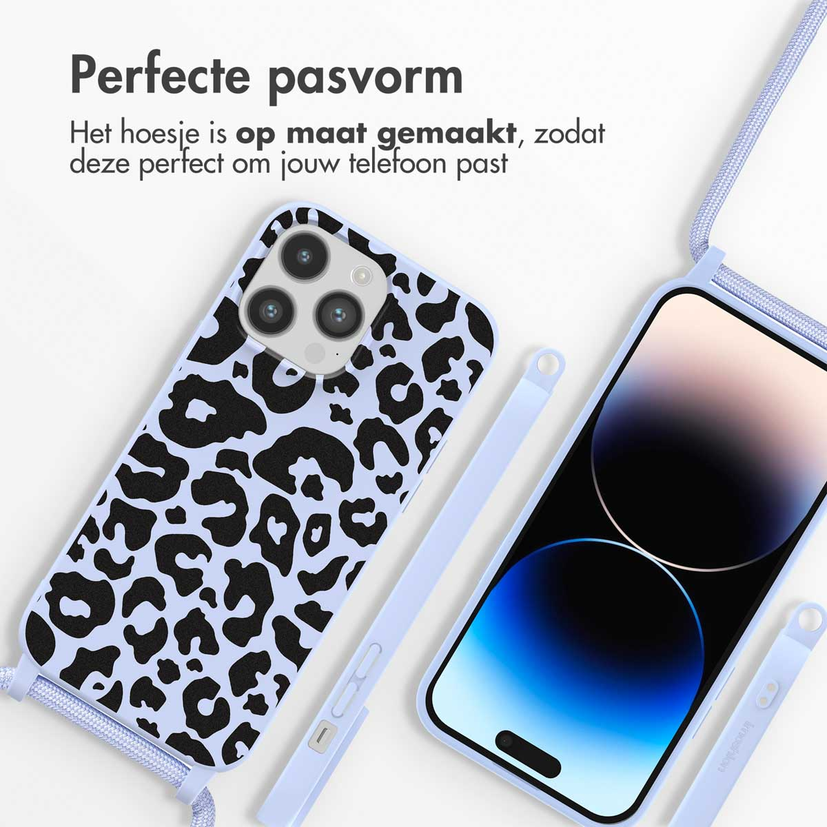Telefoonhoesje met luipaardprint en lichtblauwe band. Tekst in het Nederlands.