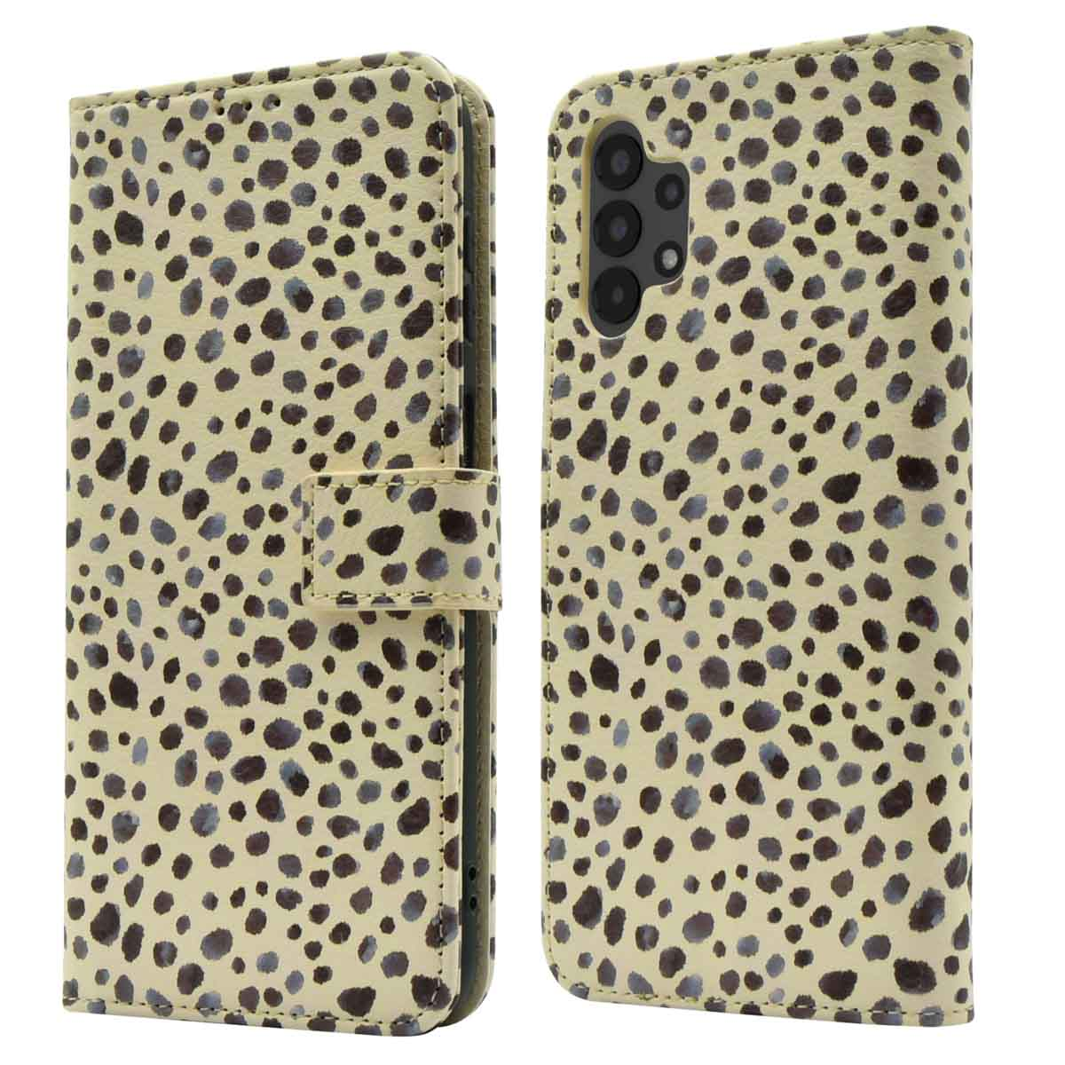 Une coque de téléphone avec un motif léopard. Elle est ouverte et à plat. Le fond est blanc.