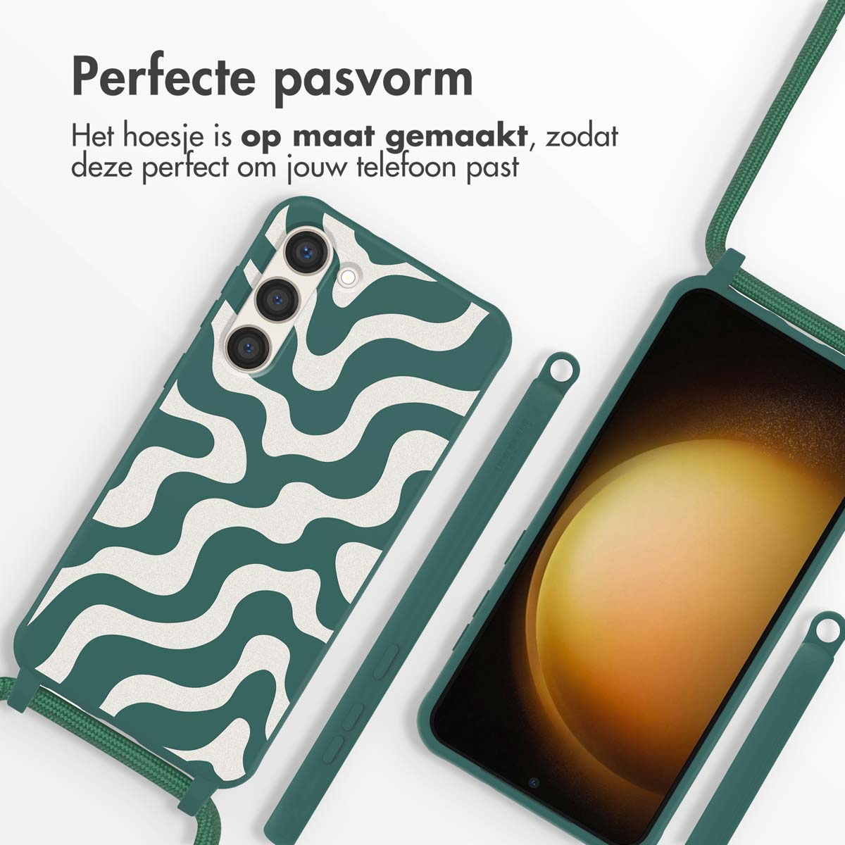 Groene telefoonhoes met wit golfpatroon en telefoon. Tekst: Perfecte pasvorm. Groen koord bevestigd.