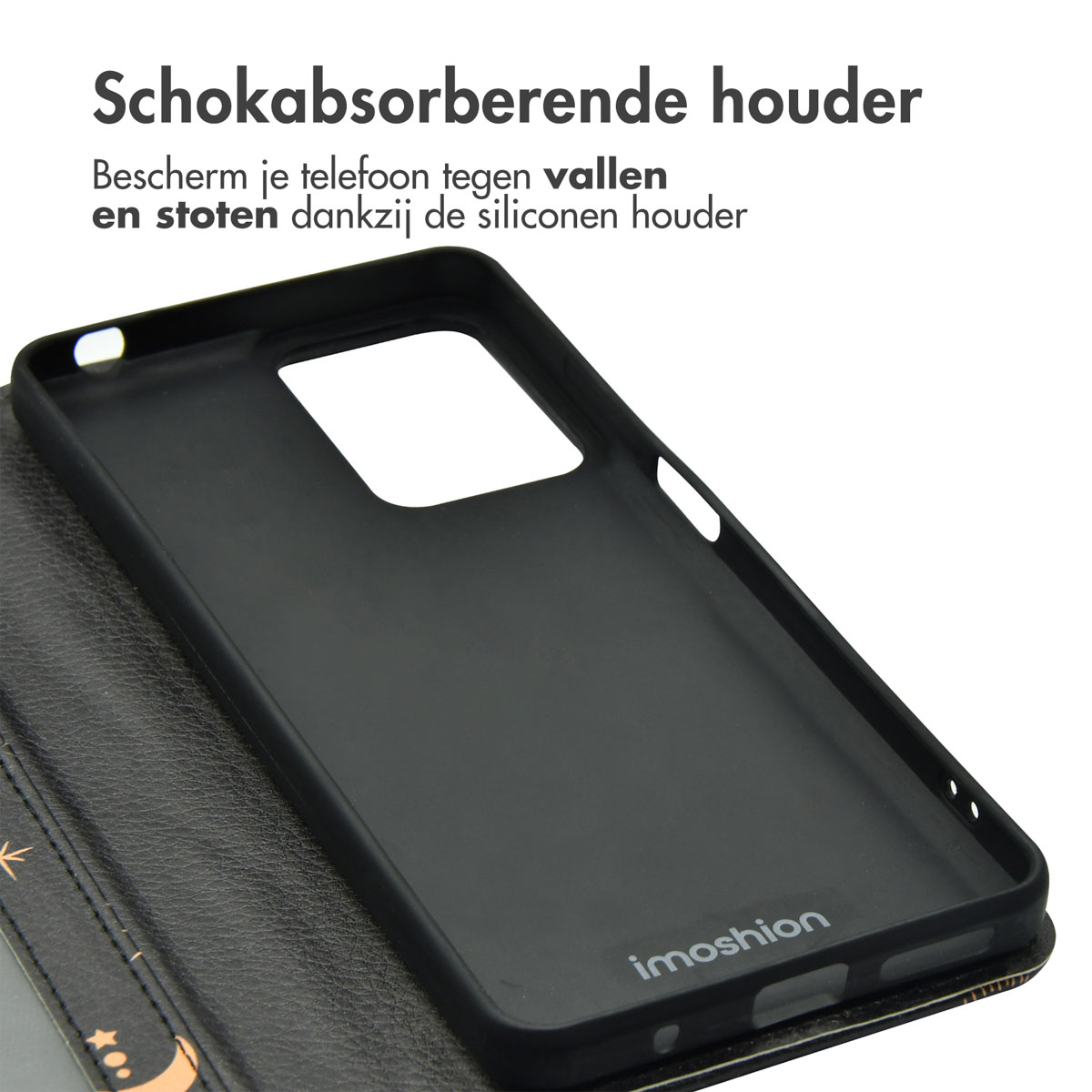 Binnenaanzicht van een zwarte telefoonhoes. De hoes heeft een uitsparing.