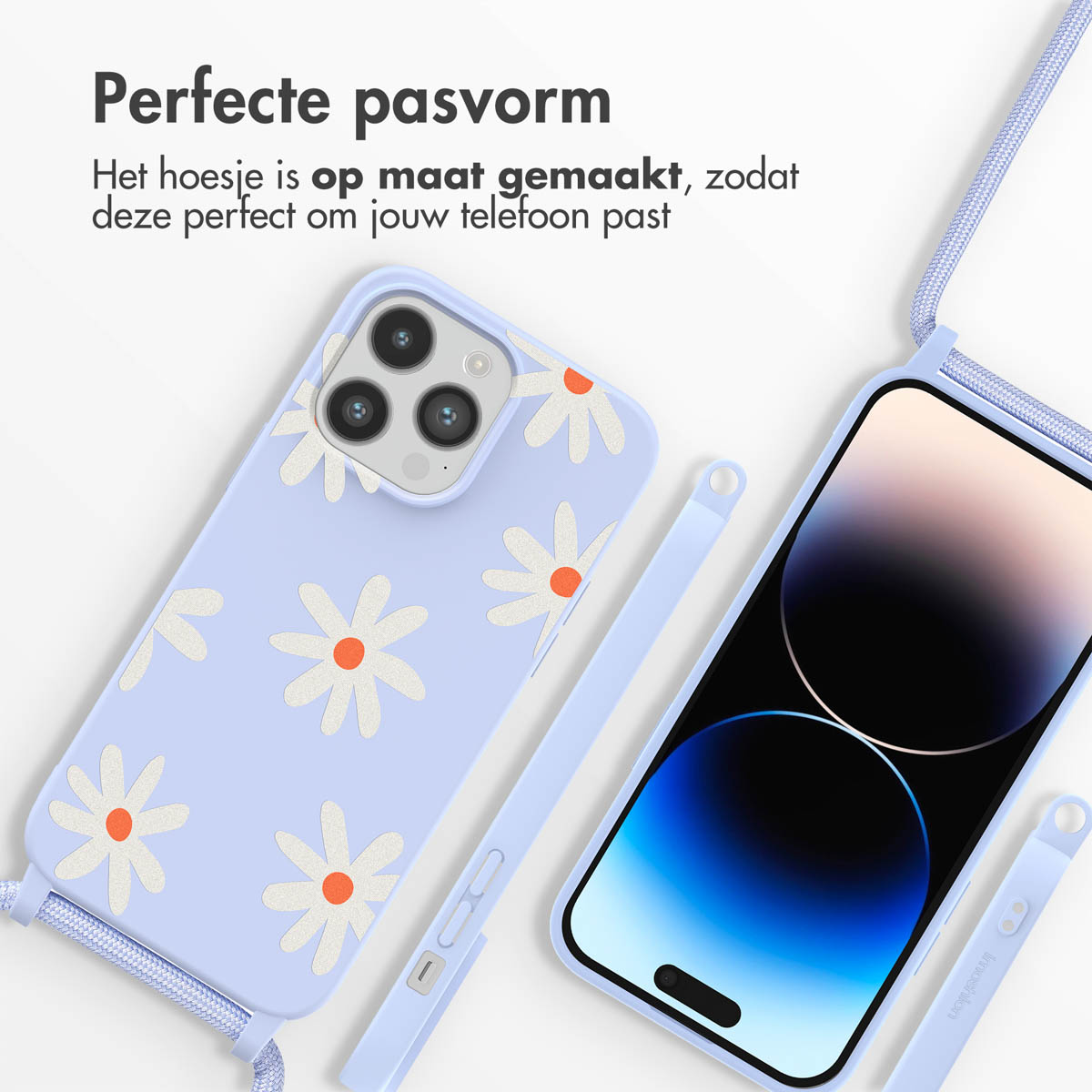 Een lichtblauw telefoonhoesje met witte madeliefjes en een koord. Een telefoon zit in het hoesje.