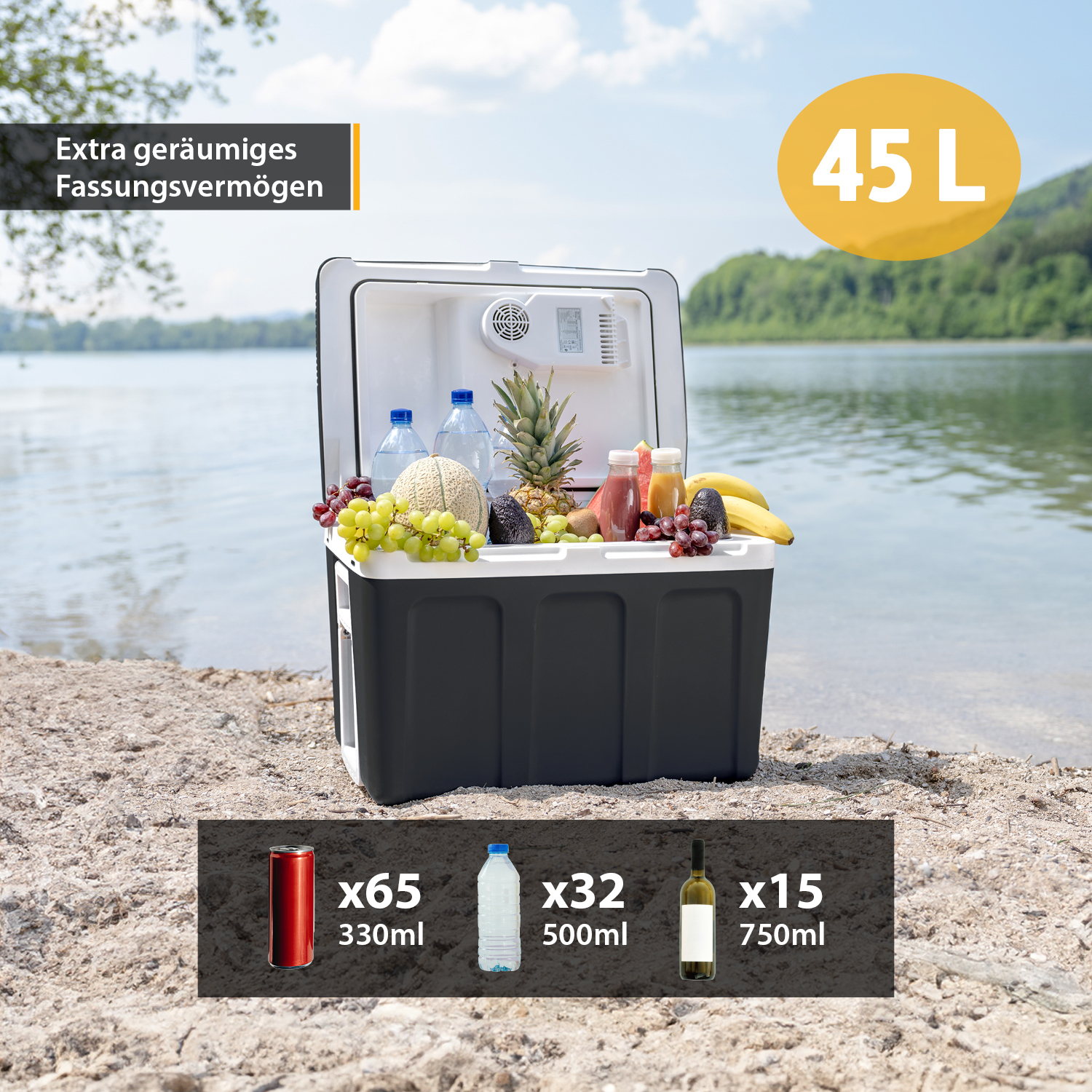 Kühltasche mit Essen und Getränken am Strand mit See im Hintergrund. Text: 45 L Fassungsvermögen.