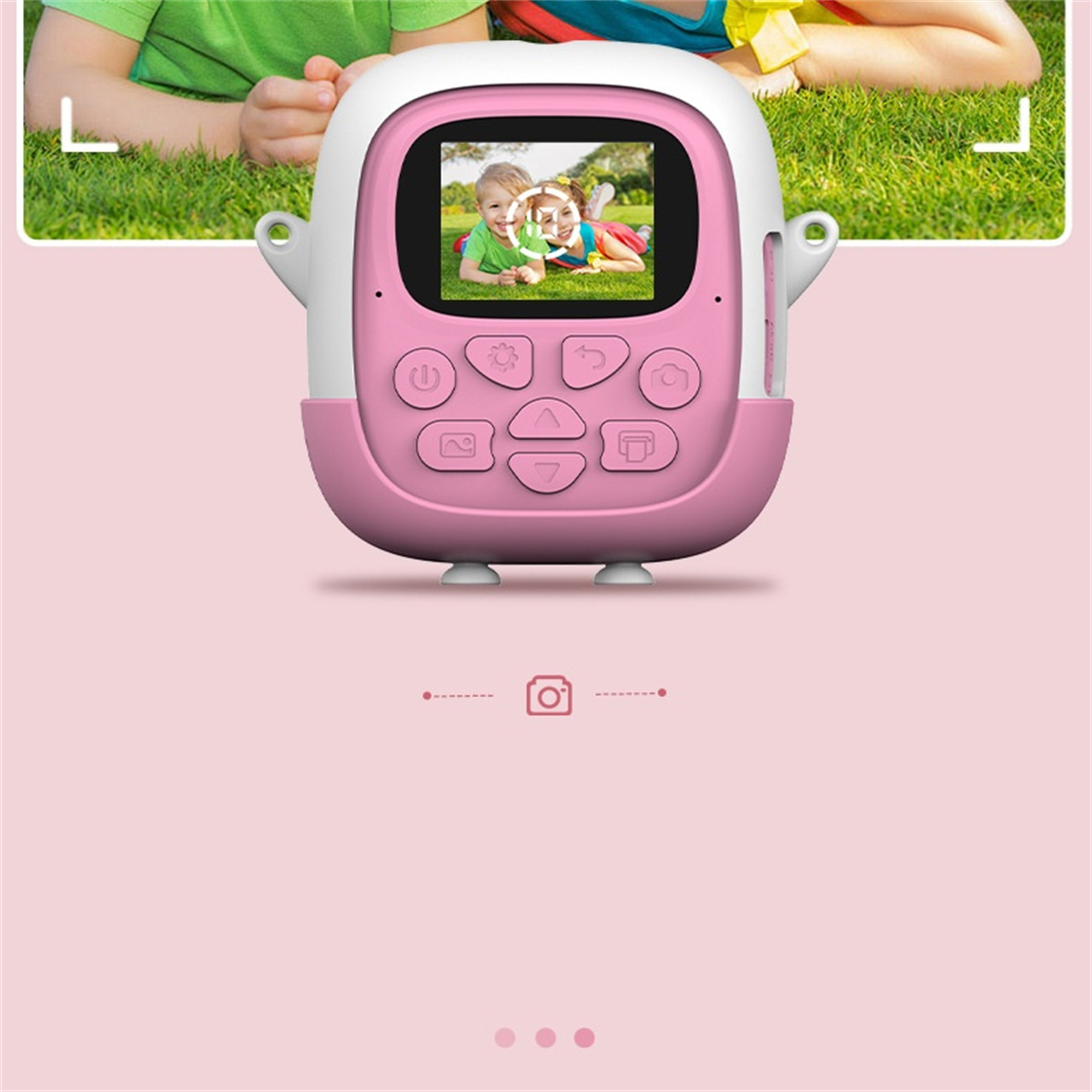 Rosa-weiße Kinderkamera mit Bildschirm, der ein Foto von zwei Kindern zeigt. Rosa Hintergrund.
