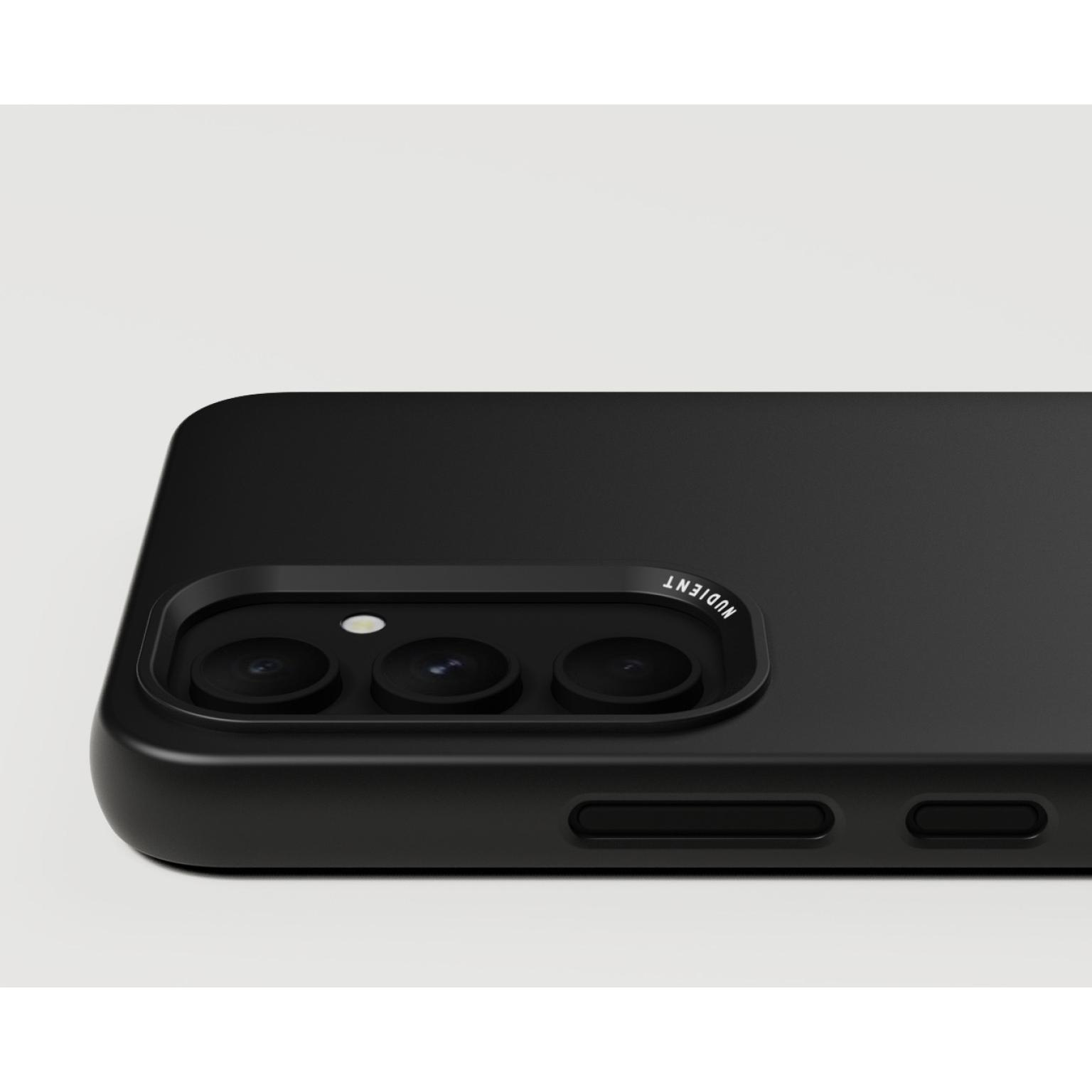 Zwarte telefoon met camerabult, NUDIENT-logo.